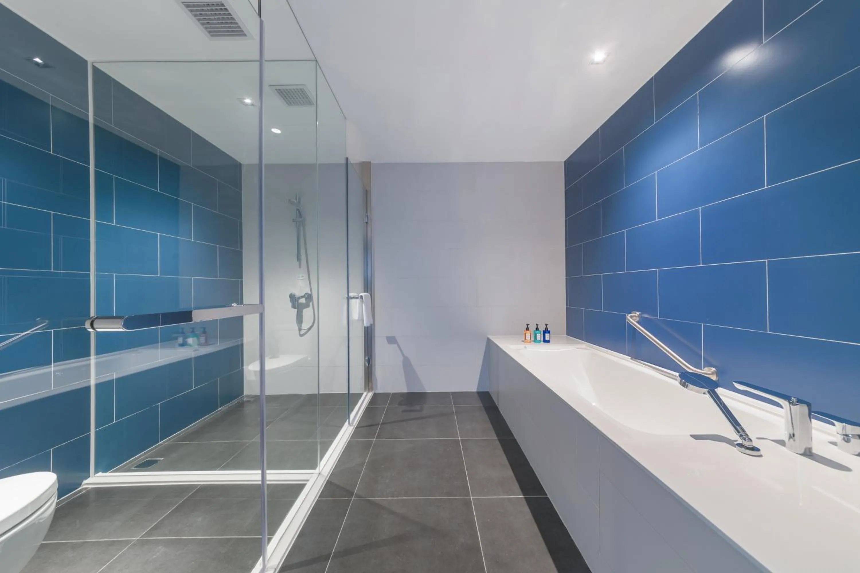 Bathroom in Holiday Inn Express Beijing Shijingshan Lakeview by IHG