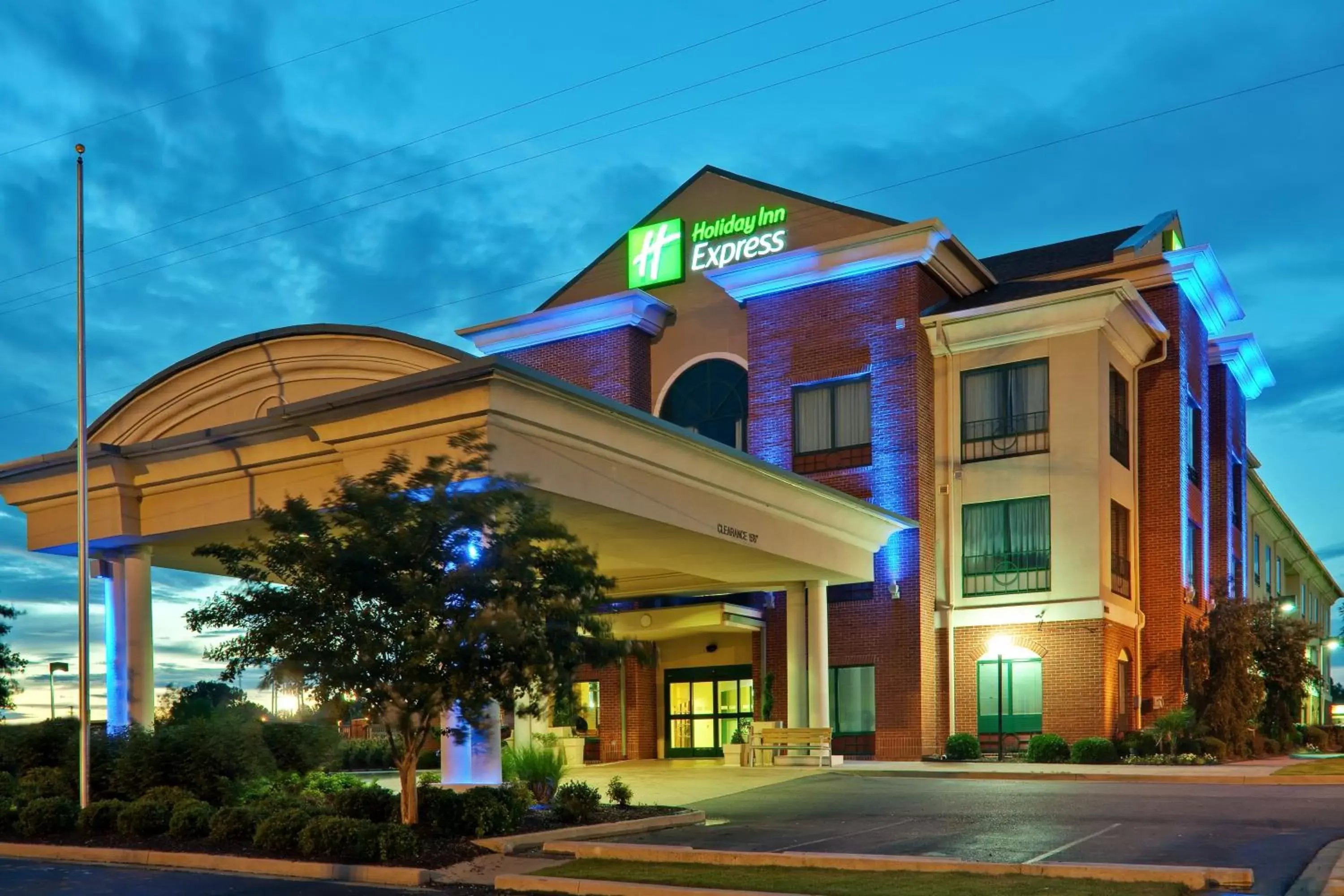 Property Building in Holiday Inn Express Hotel & Suites Olive Branch, an IHG Hotel