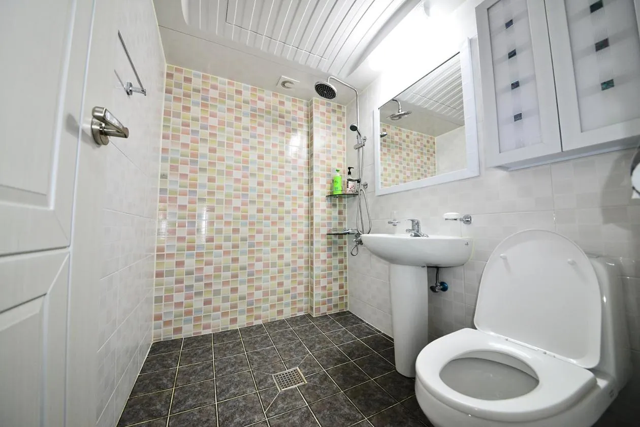 Bathroom in Gyeongju Namu Guesthouse