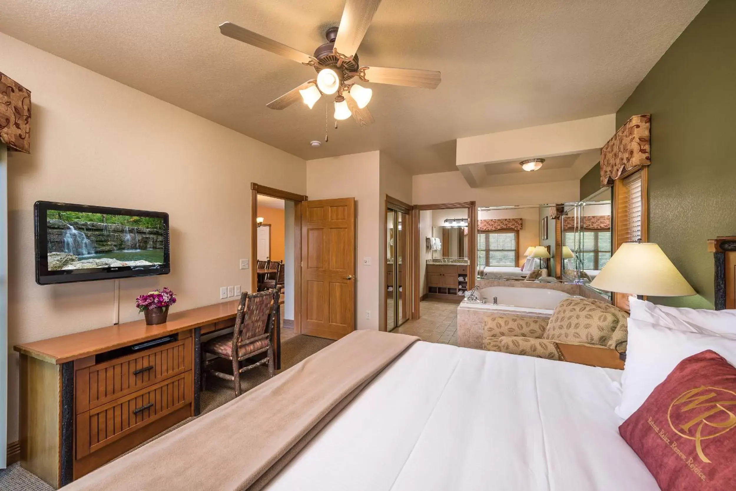 Bedroom, Bed in Westgate Branson Woods Resort