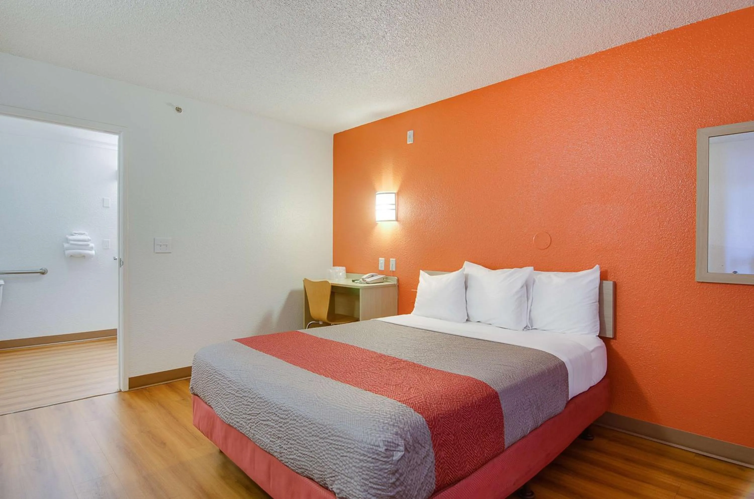 Queen Room in Motel 6-Tacoma, WA - South