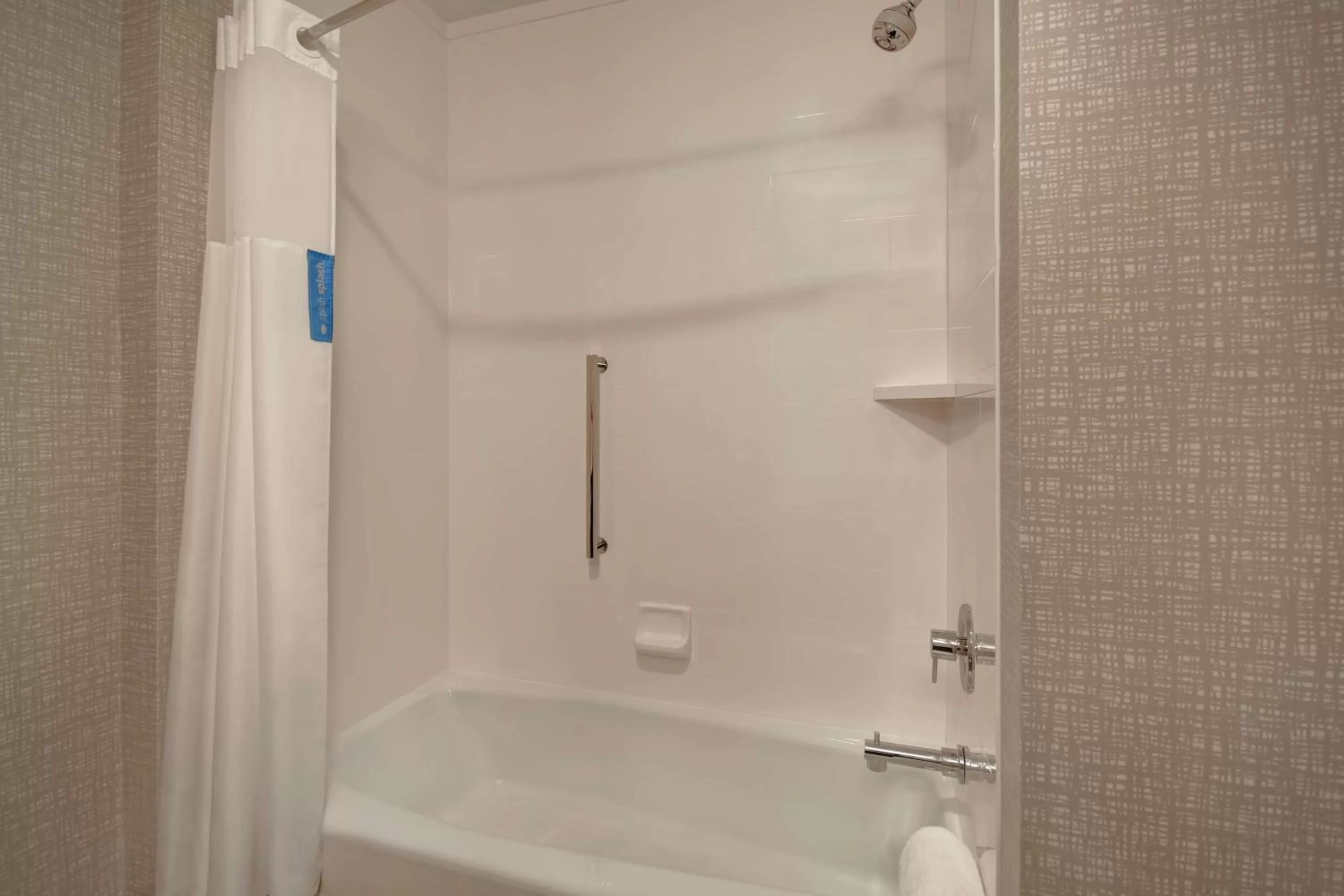 Bathroom in Hampton Inn Pleasant View