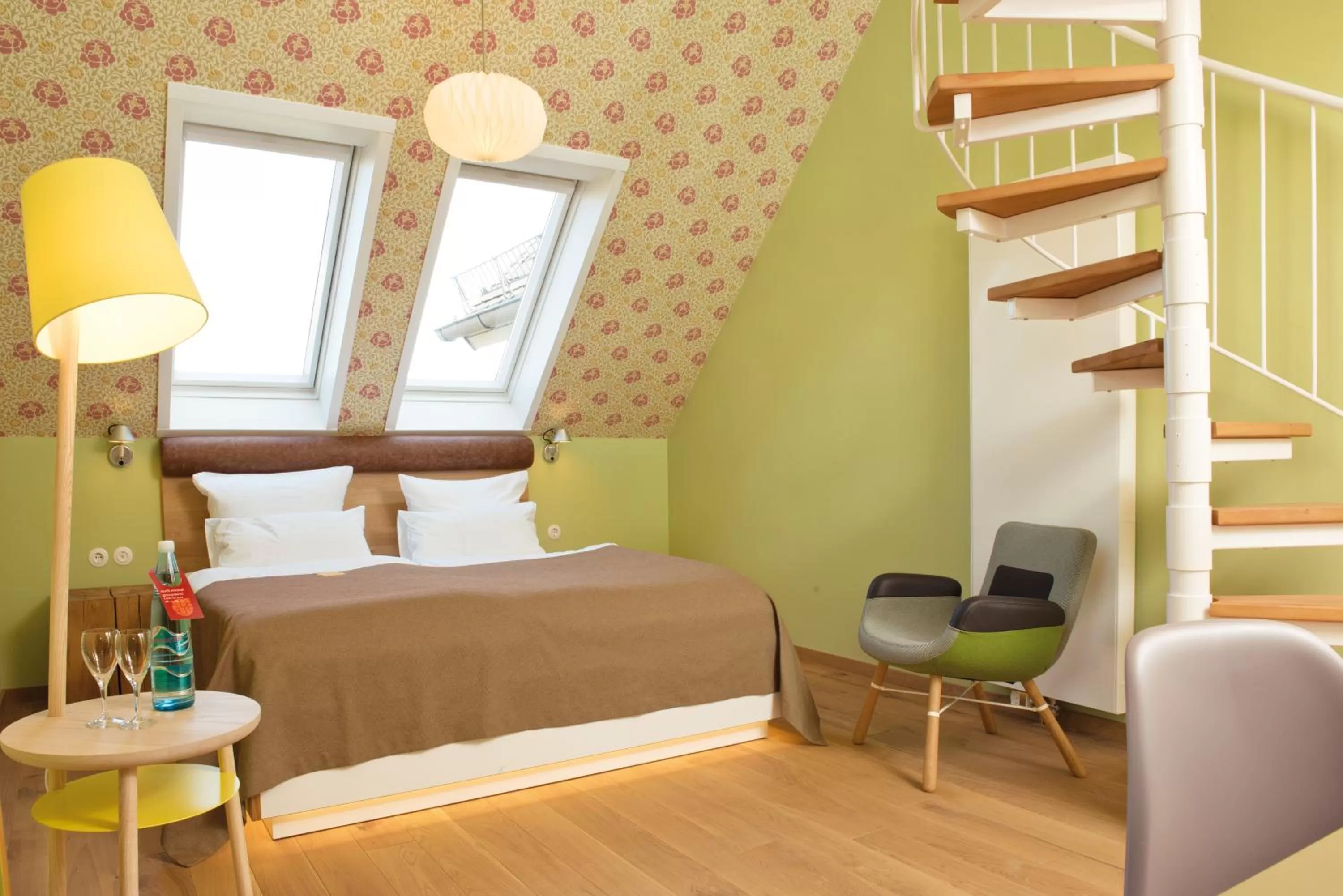 Photo of the whole room, Bed in Hotel Gude