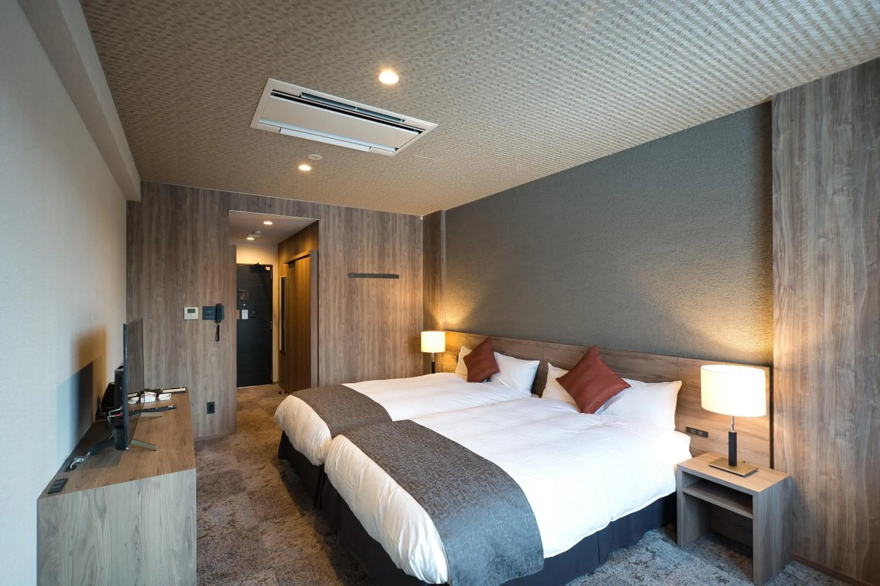 Photo of the whole room, Bed in Winery Hotel and Condominium HITOHANA