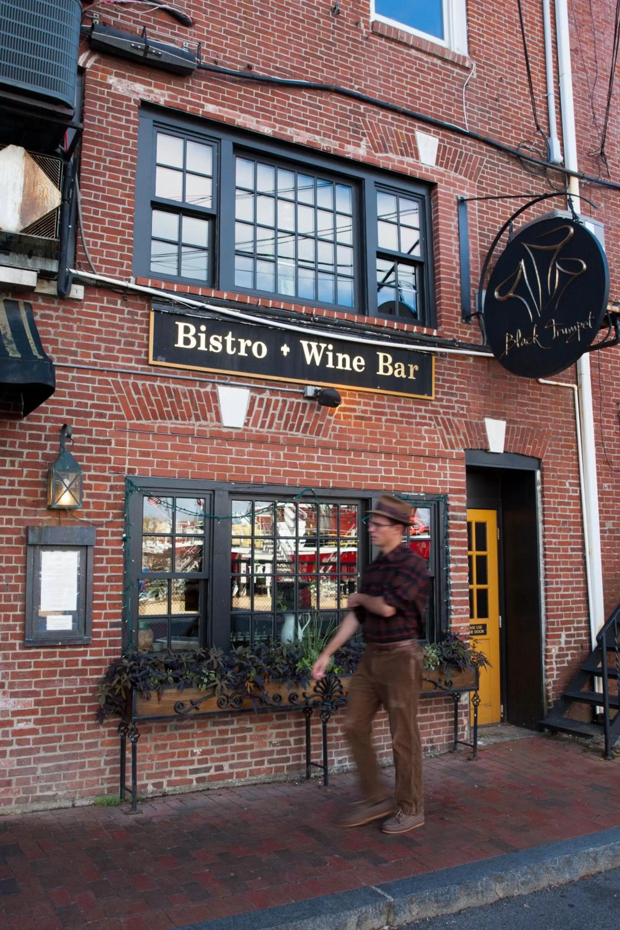 Facade/entrance in Ale House Inn