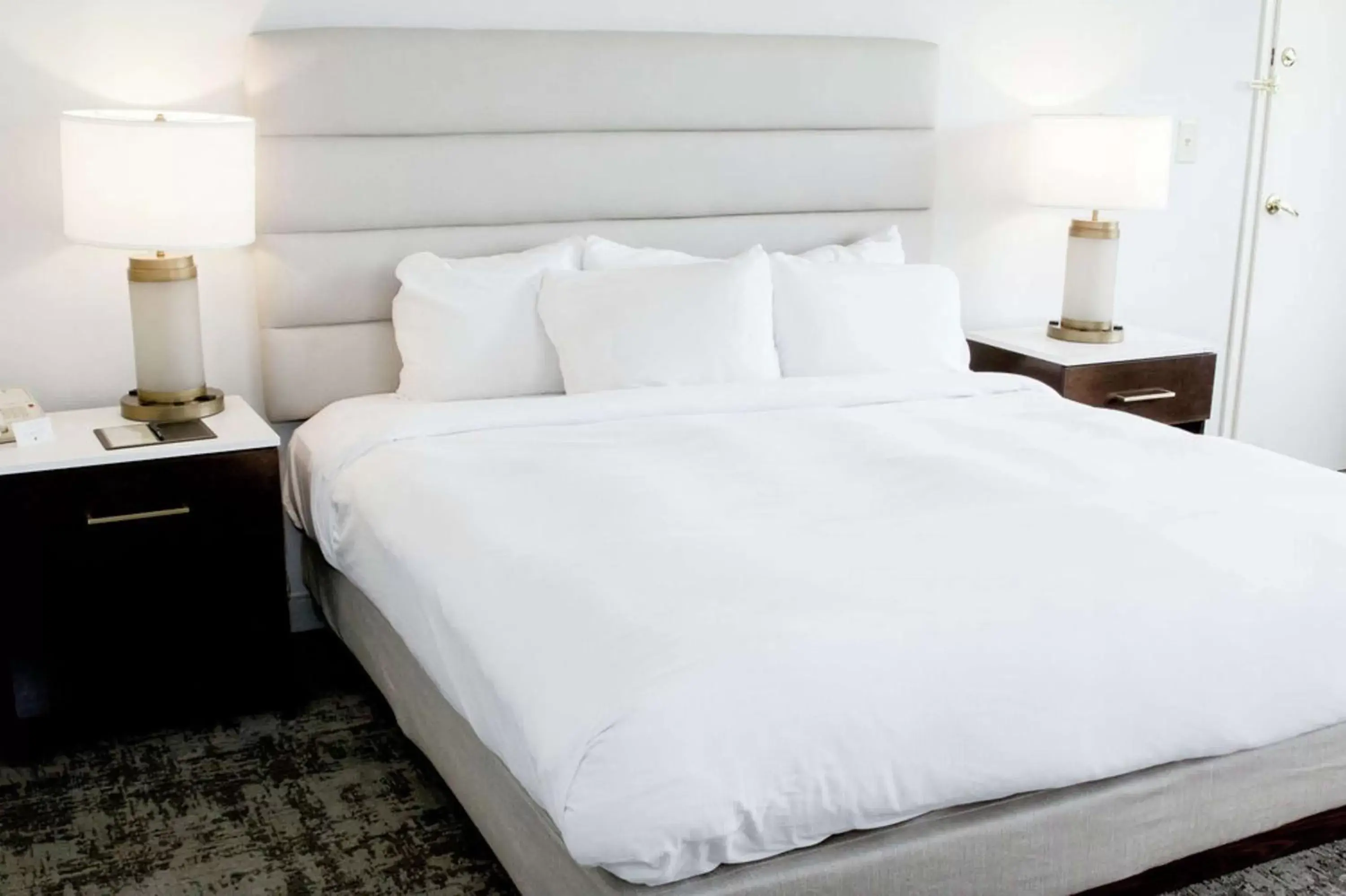 Bed in DoubleTree by Hilton Charlottesville Bed in DoubleTree by Hilton Charlottesville