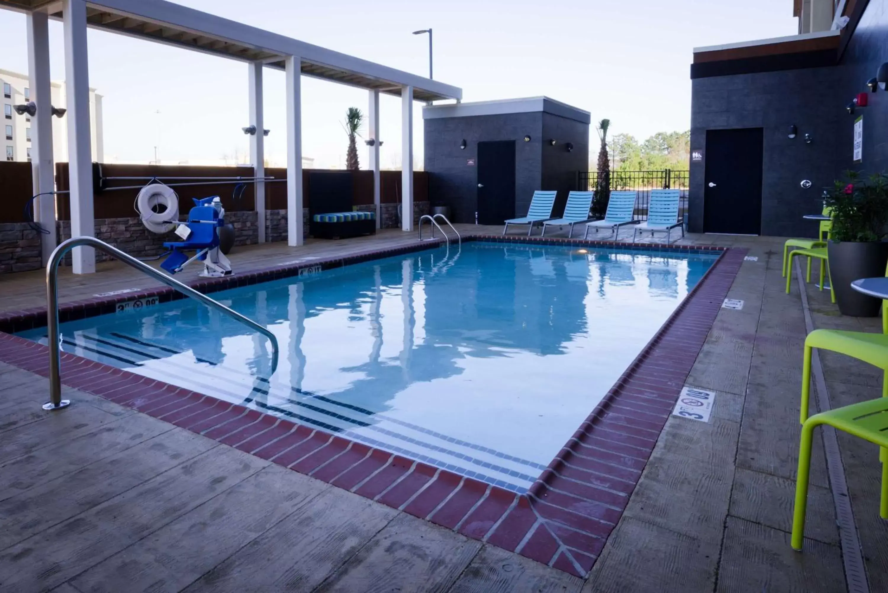 Pool view, Swimming Pool in Home2 Suites by Hilton Gulfport I-10