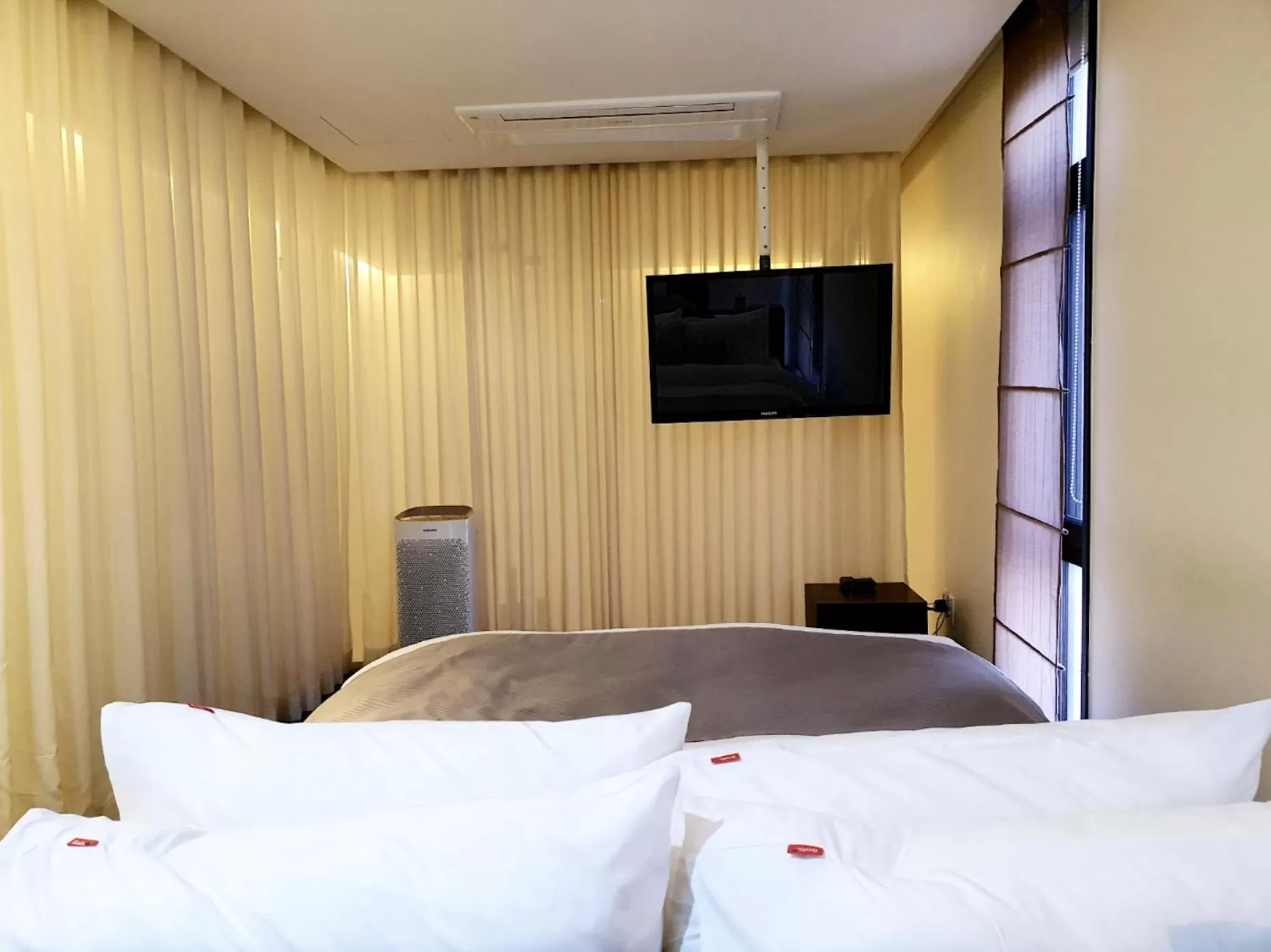 Bed in JS Boutique Hotel