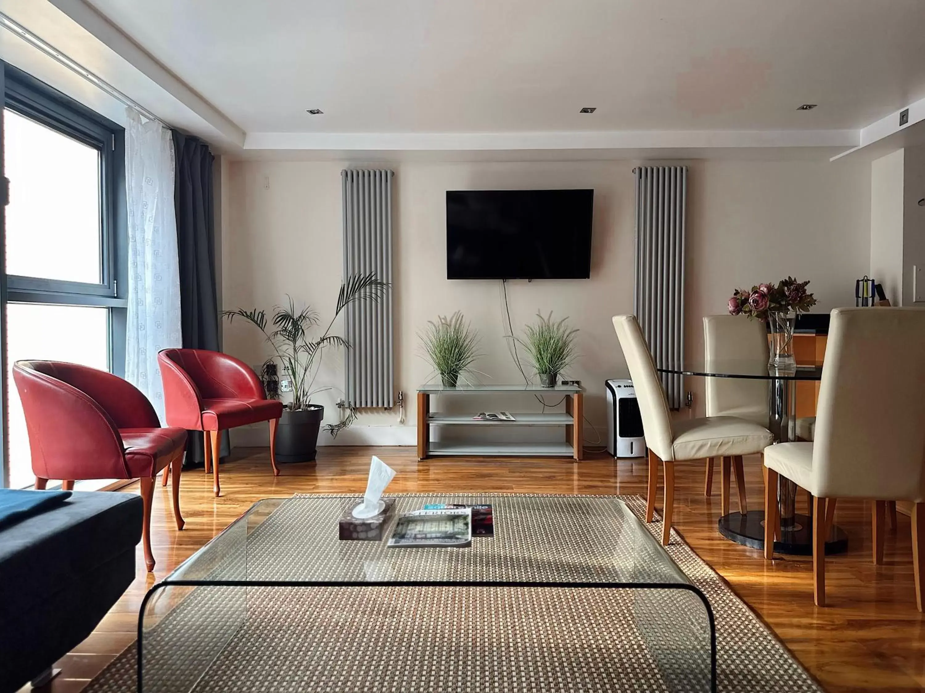 Communal lounge/ TV room, Seating Area in Canary Wharf - Luxury Apartments