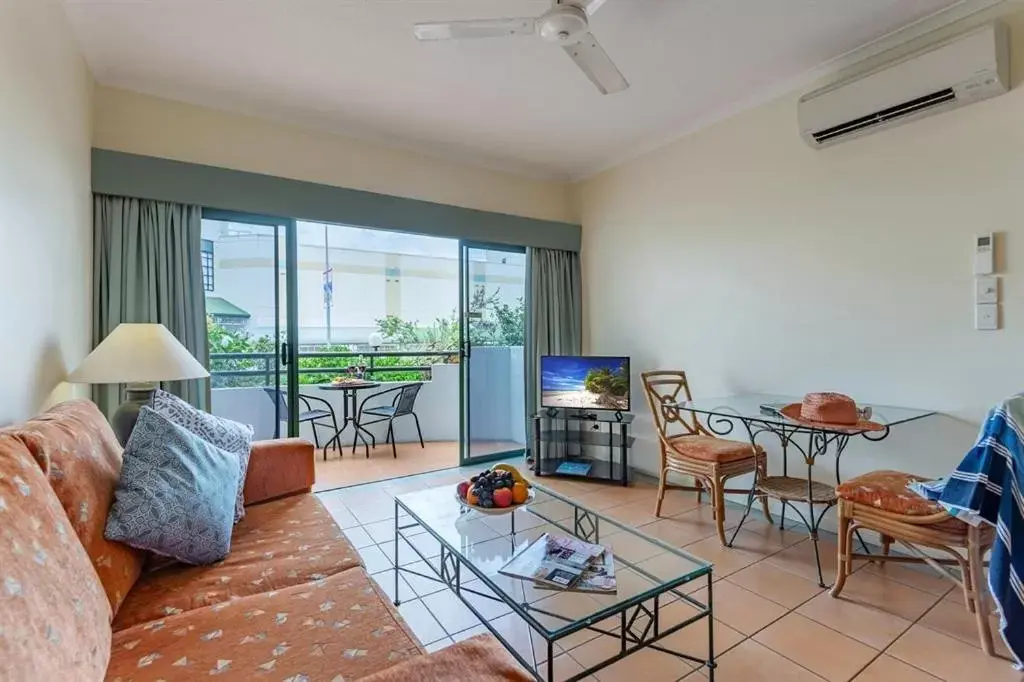 Living room, Seating Area in Mid City Luxury Suites