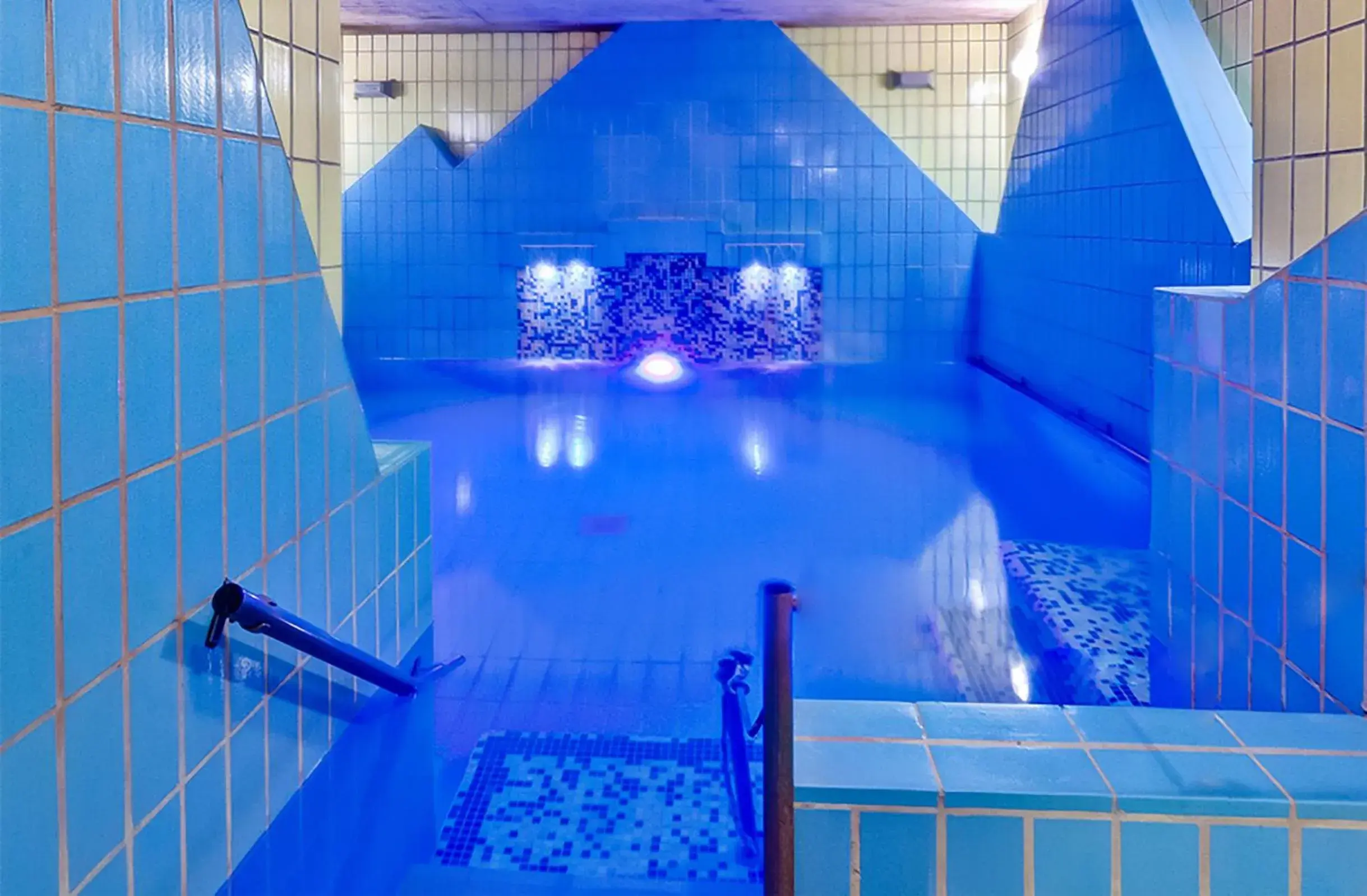 Swimming pool, Bathroom in Hotel Regina Palace Terme