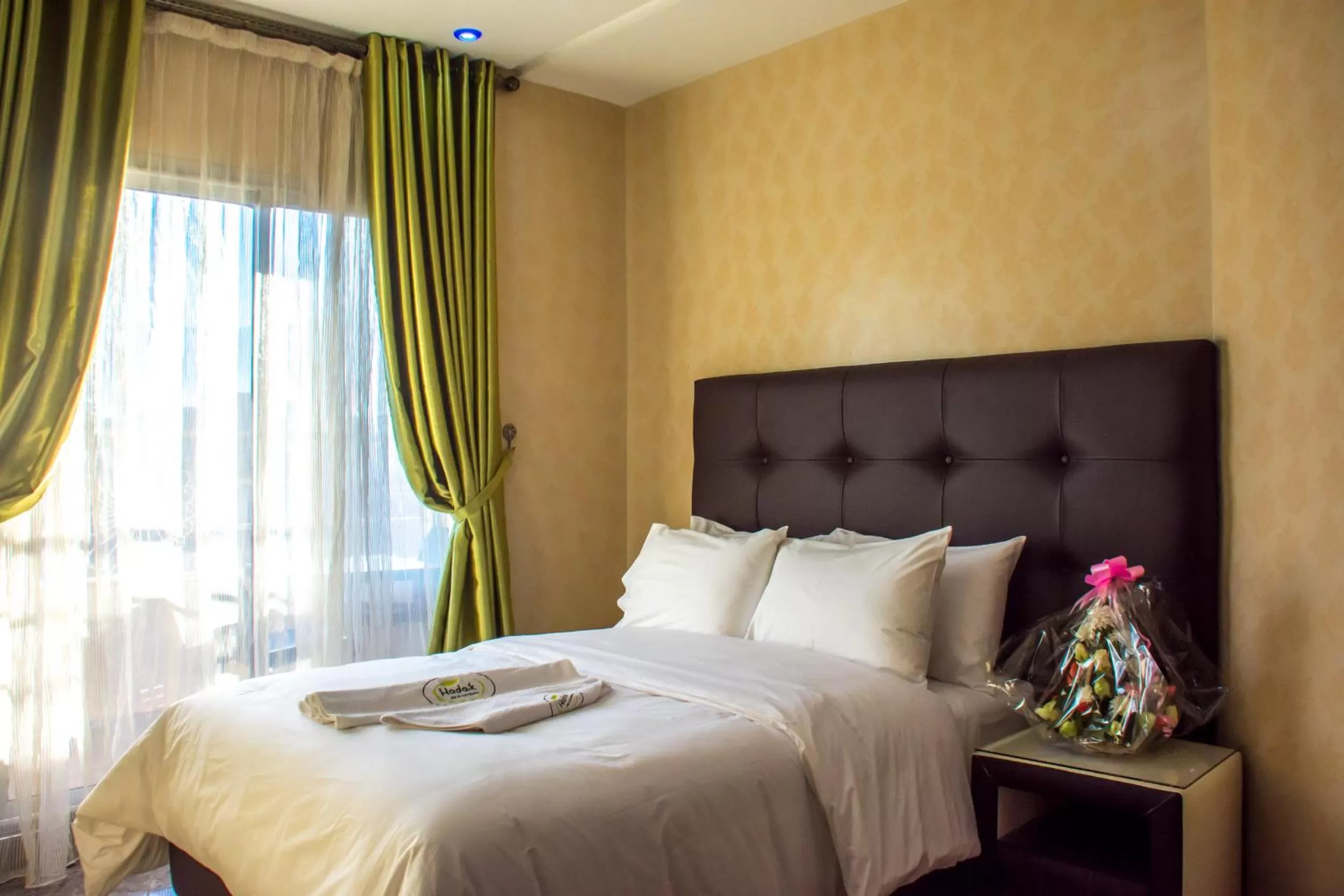 Bed in Hôtel Hadaik Ain Asserdoune