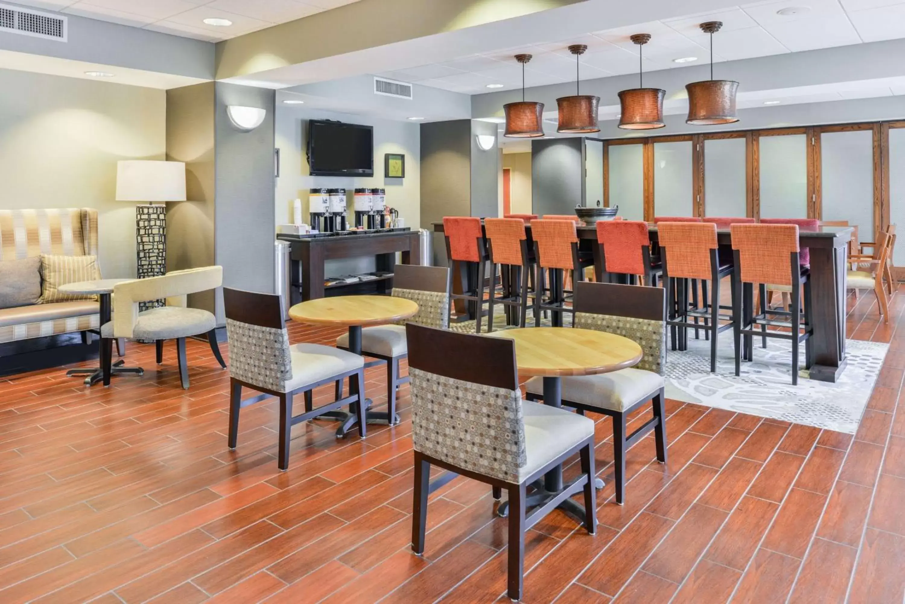 Dining area, Restaurant/Places to Eat in Hampton Inn Gonzales