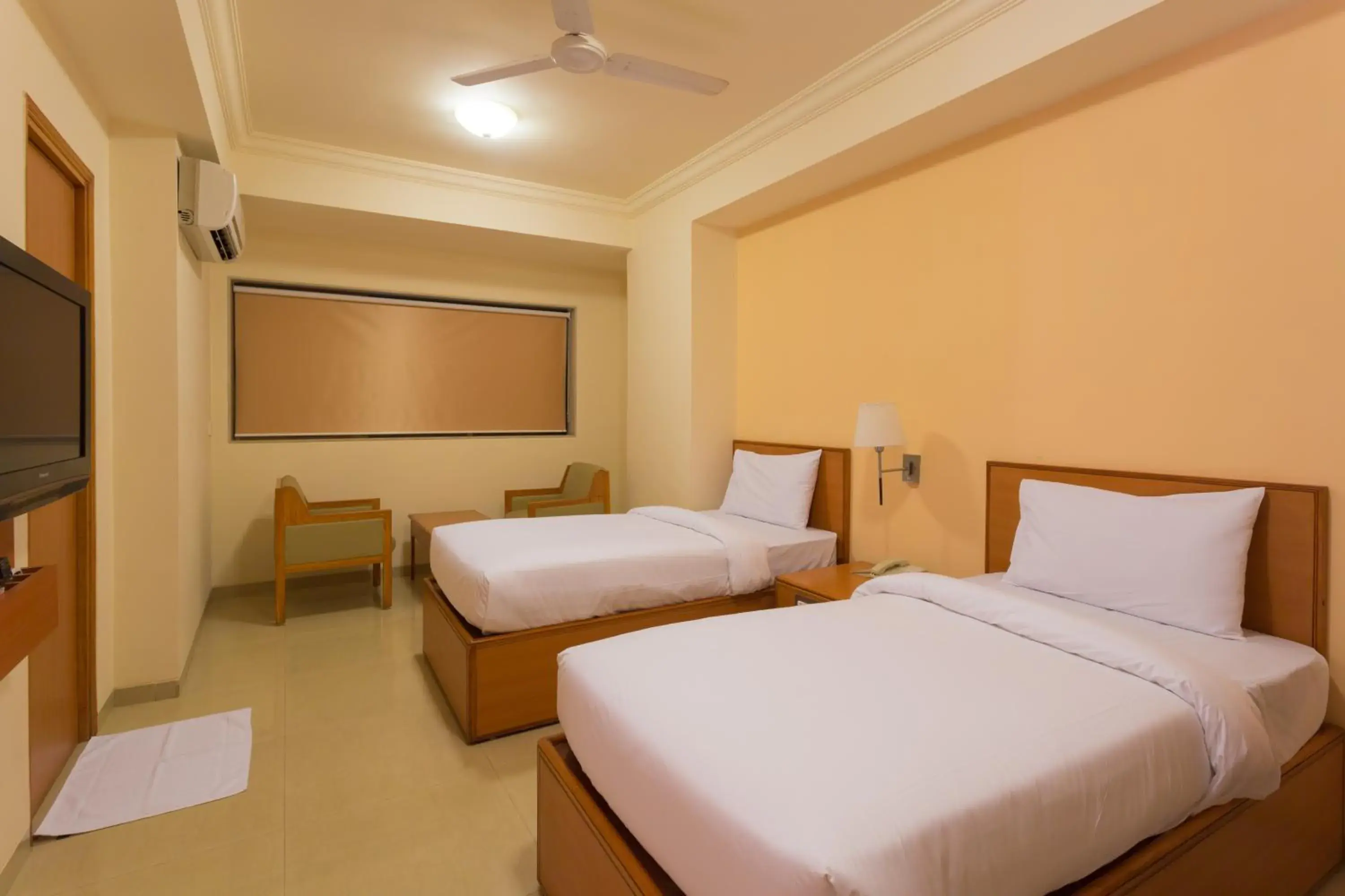 Bedroom, Bed in Ginger Hotel - Noida 63