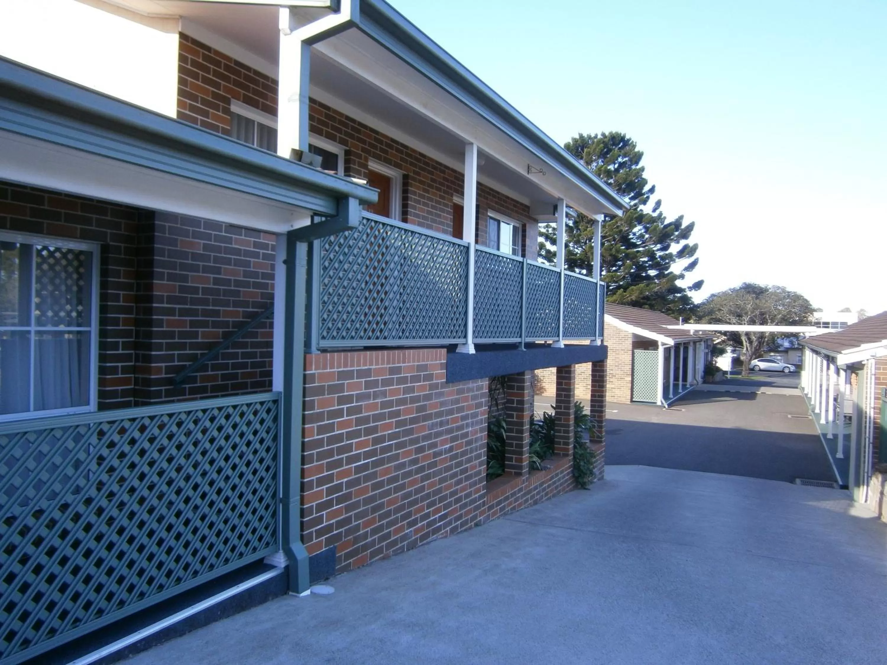 Facade/entrance in George Bass Motor Inn