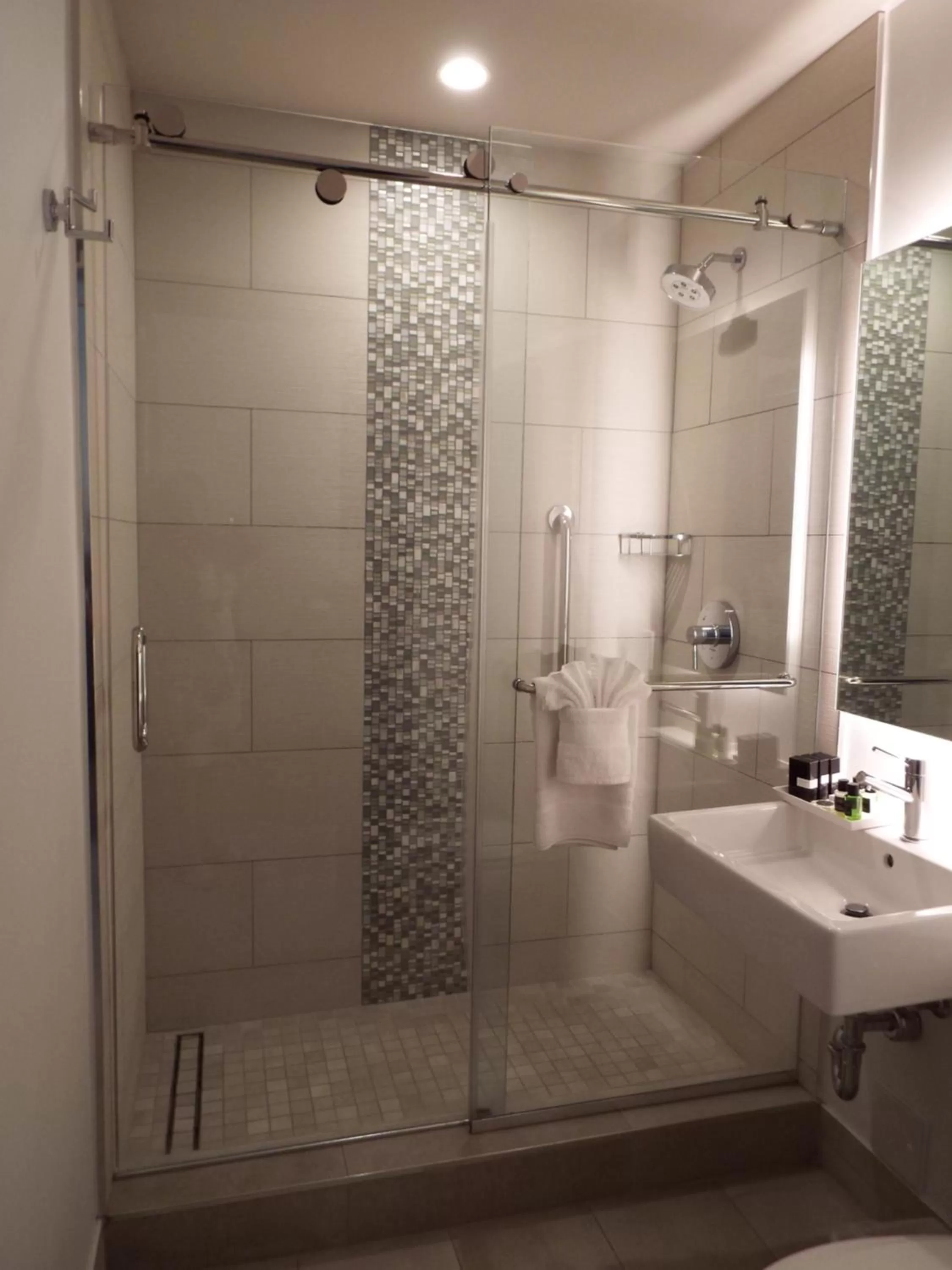 Shower in Chesapeake Beach Resort