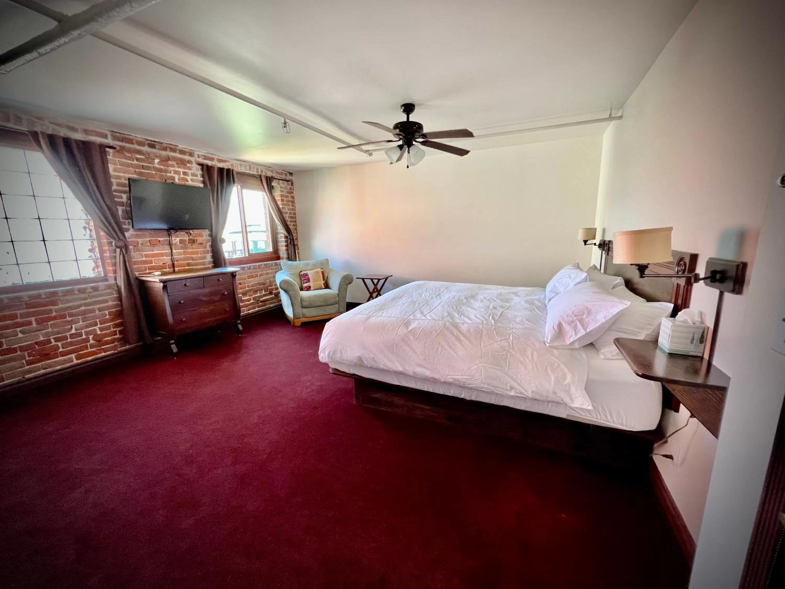 Bed in The Monarch Hotel