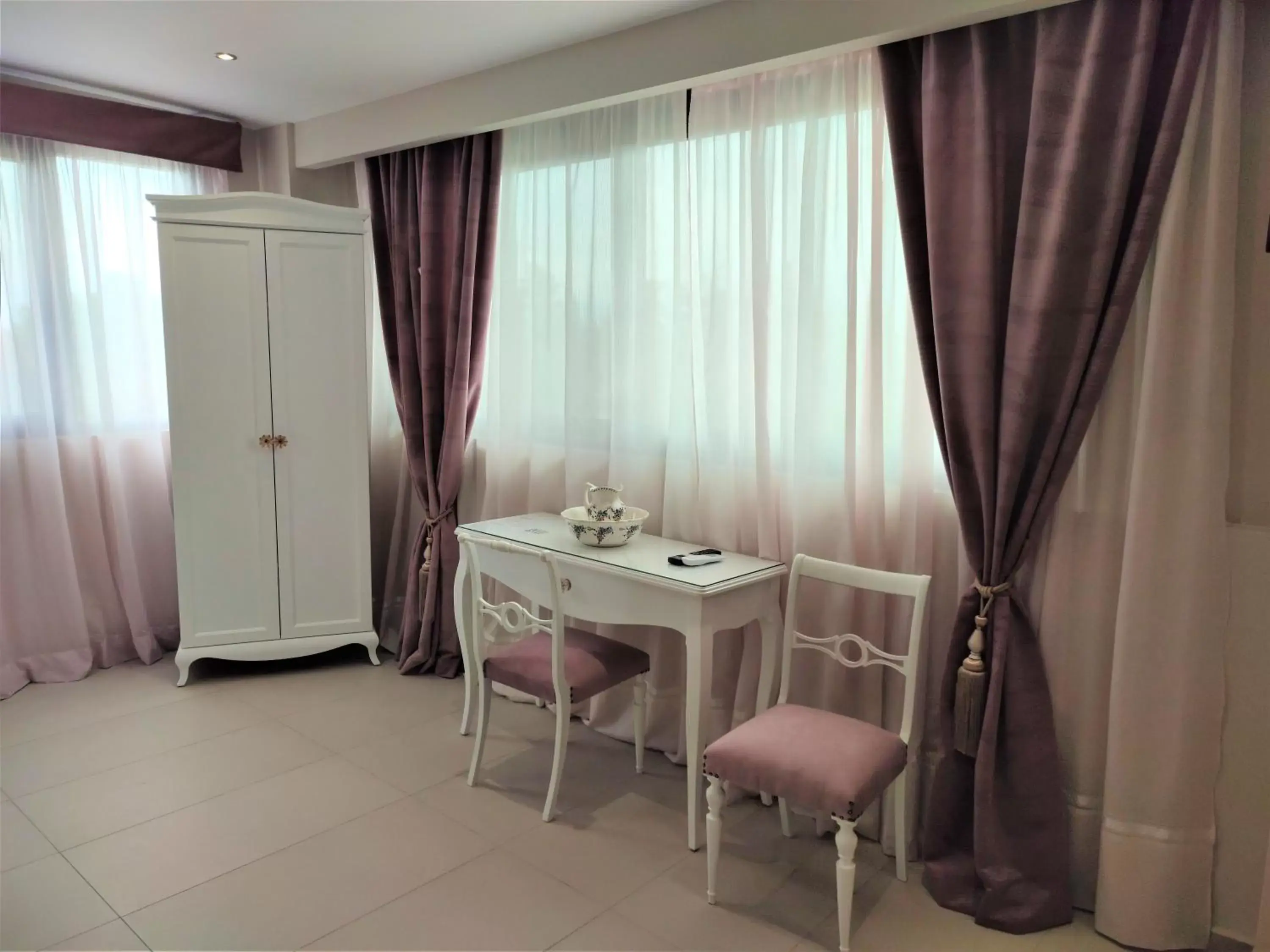 Photo of the whole room, Dining Area in Light Blue Hotel