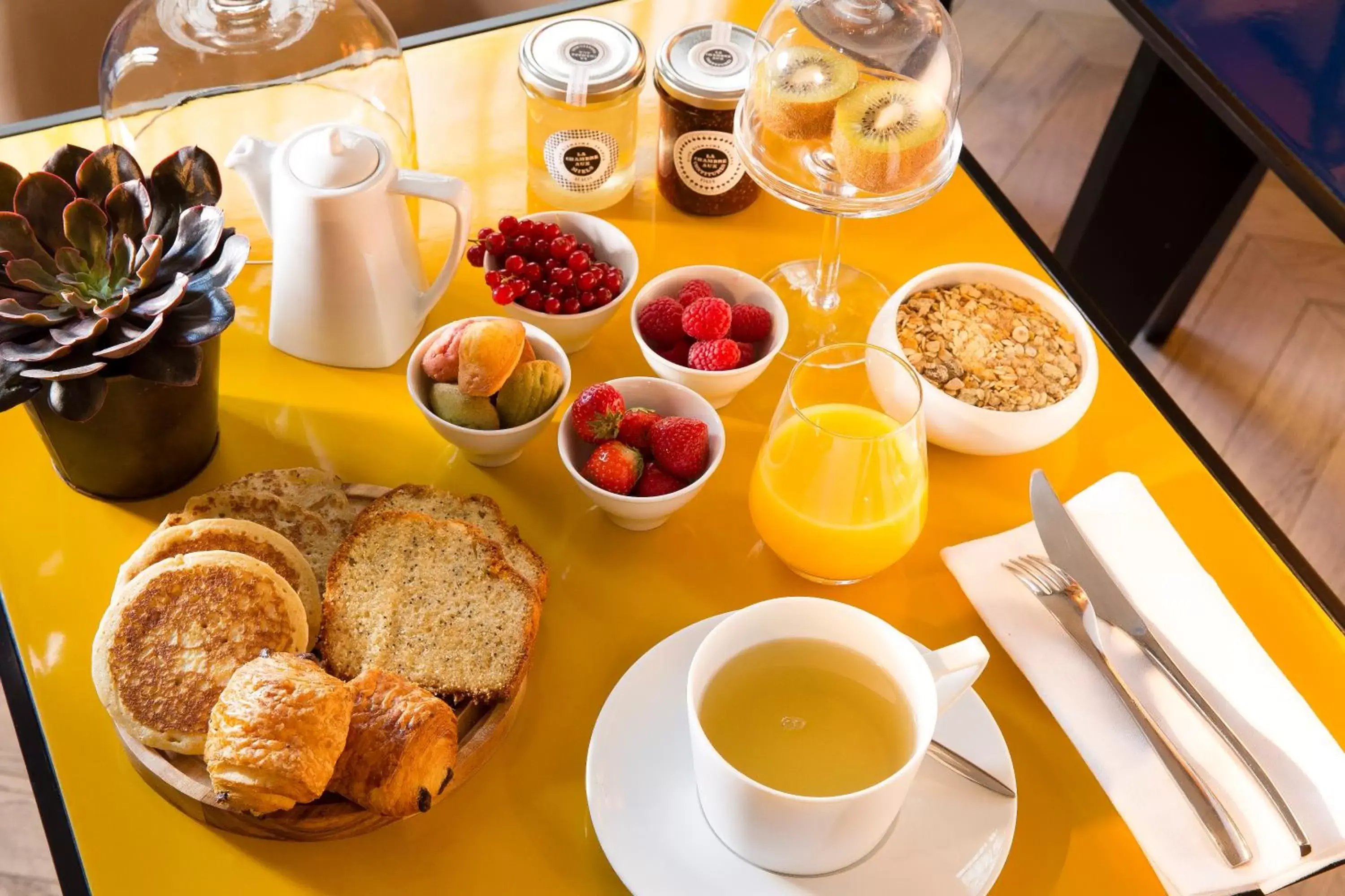 Continental breakfast, Breakfast in Les Matins de Paris & Spa
