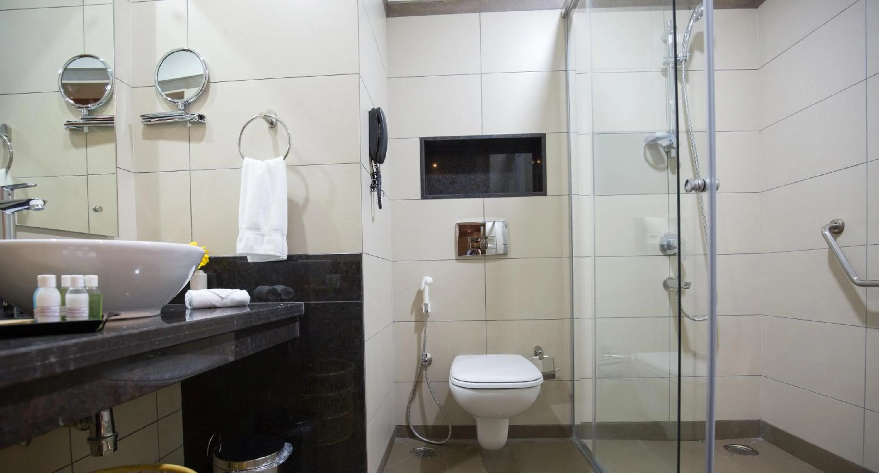 Shower in Kiscol Grands Hotel