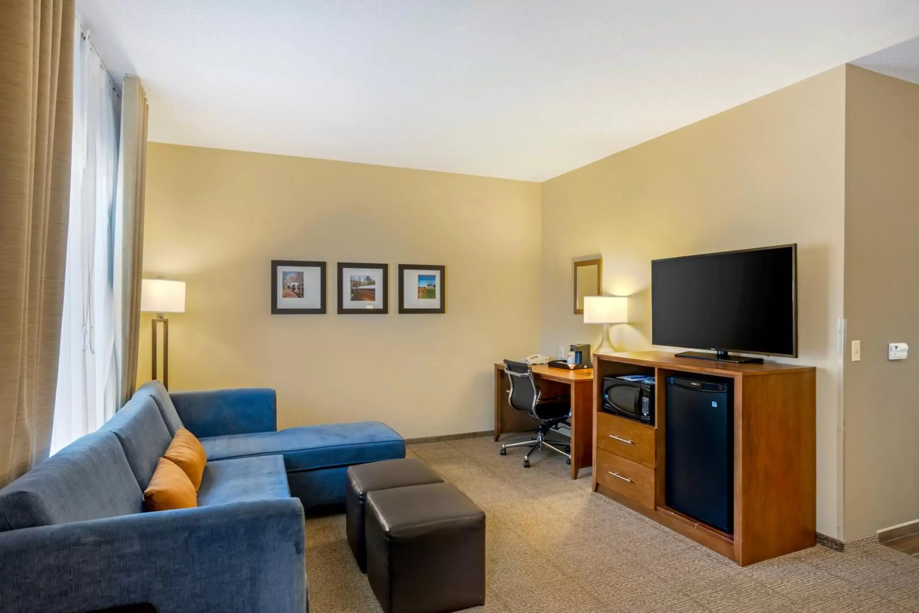 TV and multimedia, Seating Area in Comfort Inn & Suites Sayre