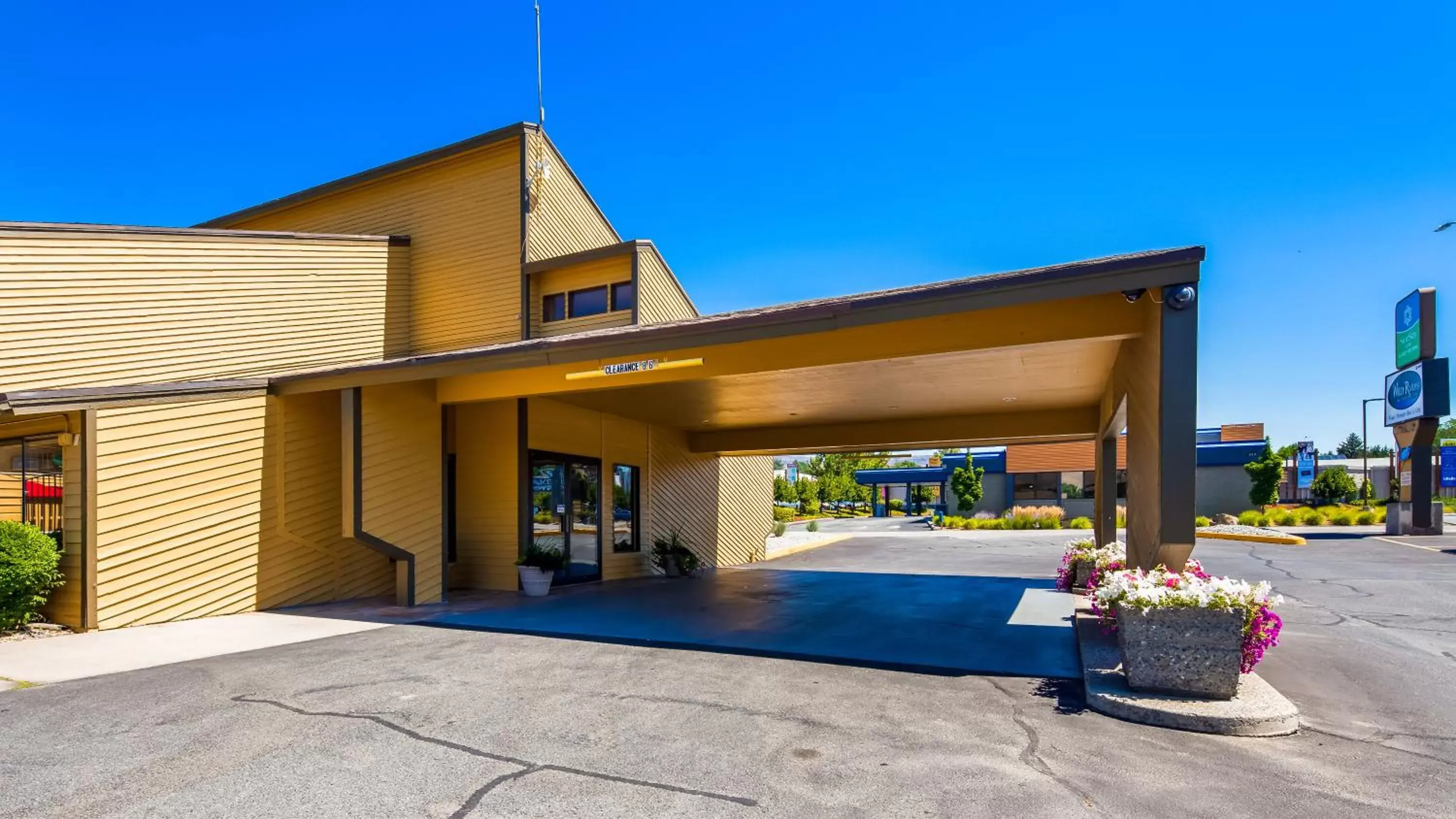 Facade/entrance, Property Building in SureStay Hotel by Best Western Wenatchee