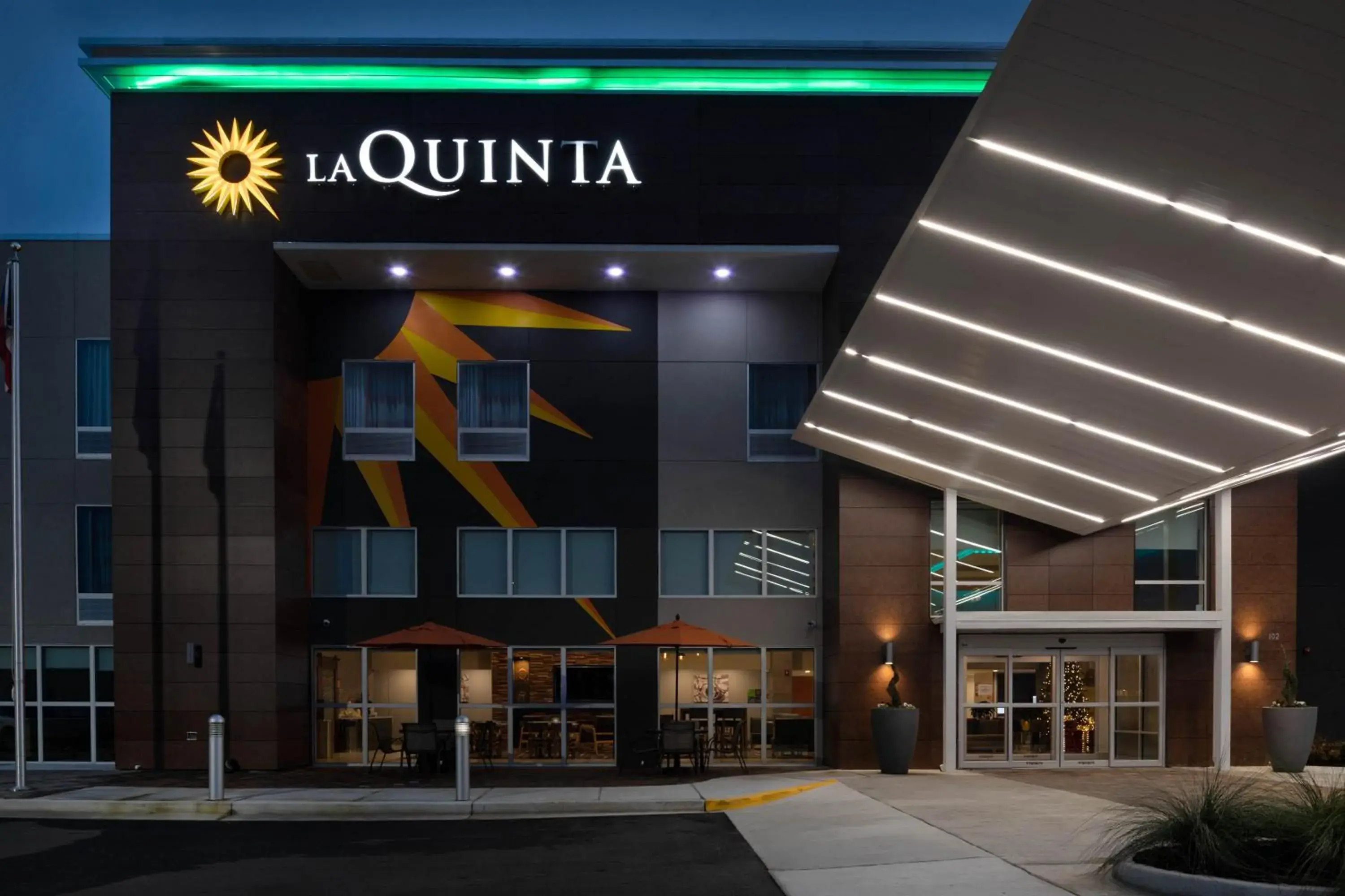 Property Building in La Quinta Inn & Suites by Wyndham Perry