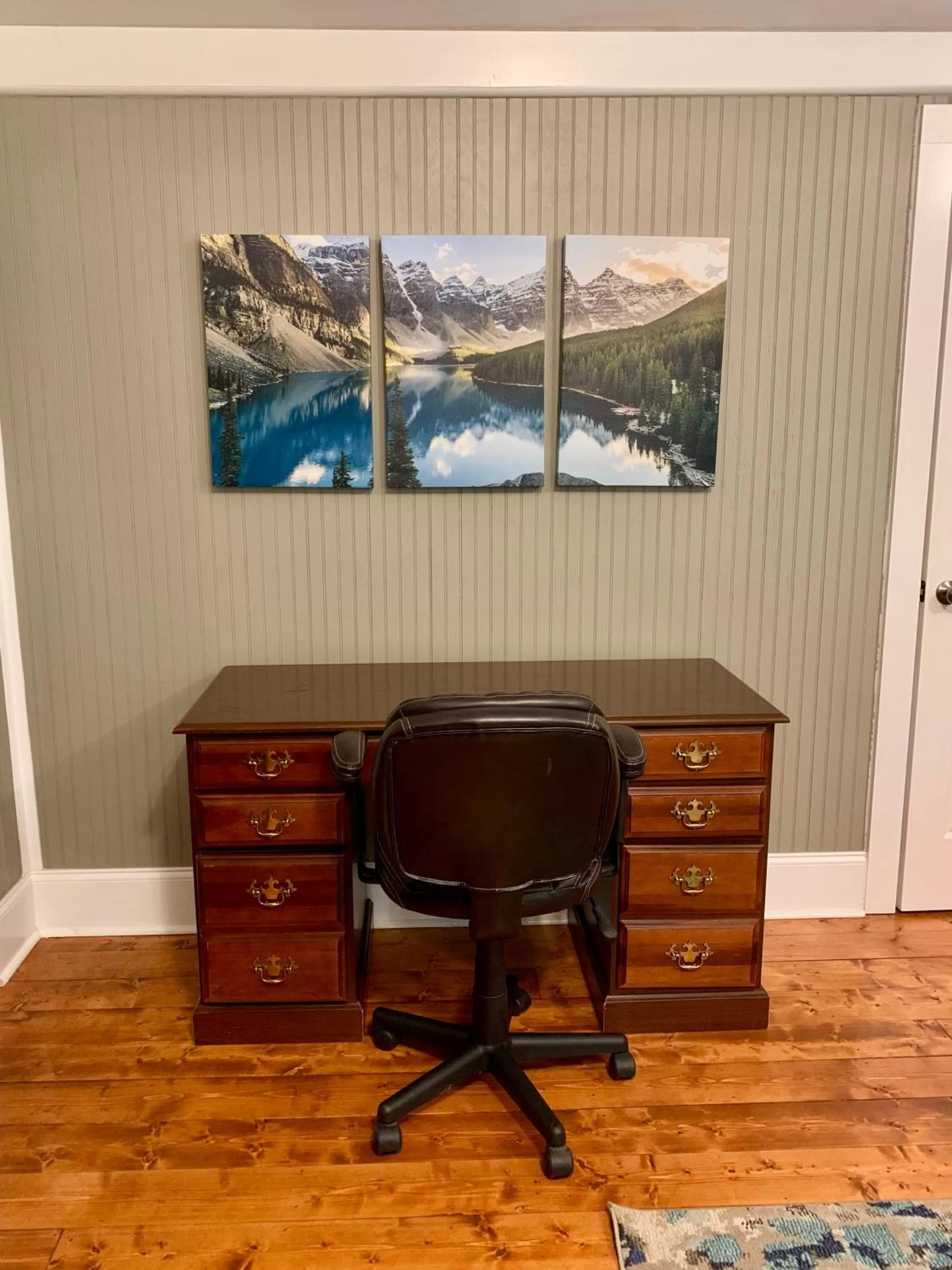 Business facilities, TV/Entertainment Center in Barefoot Hills