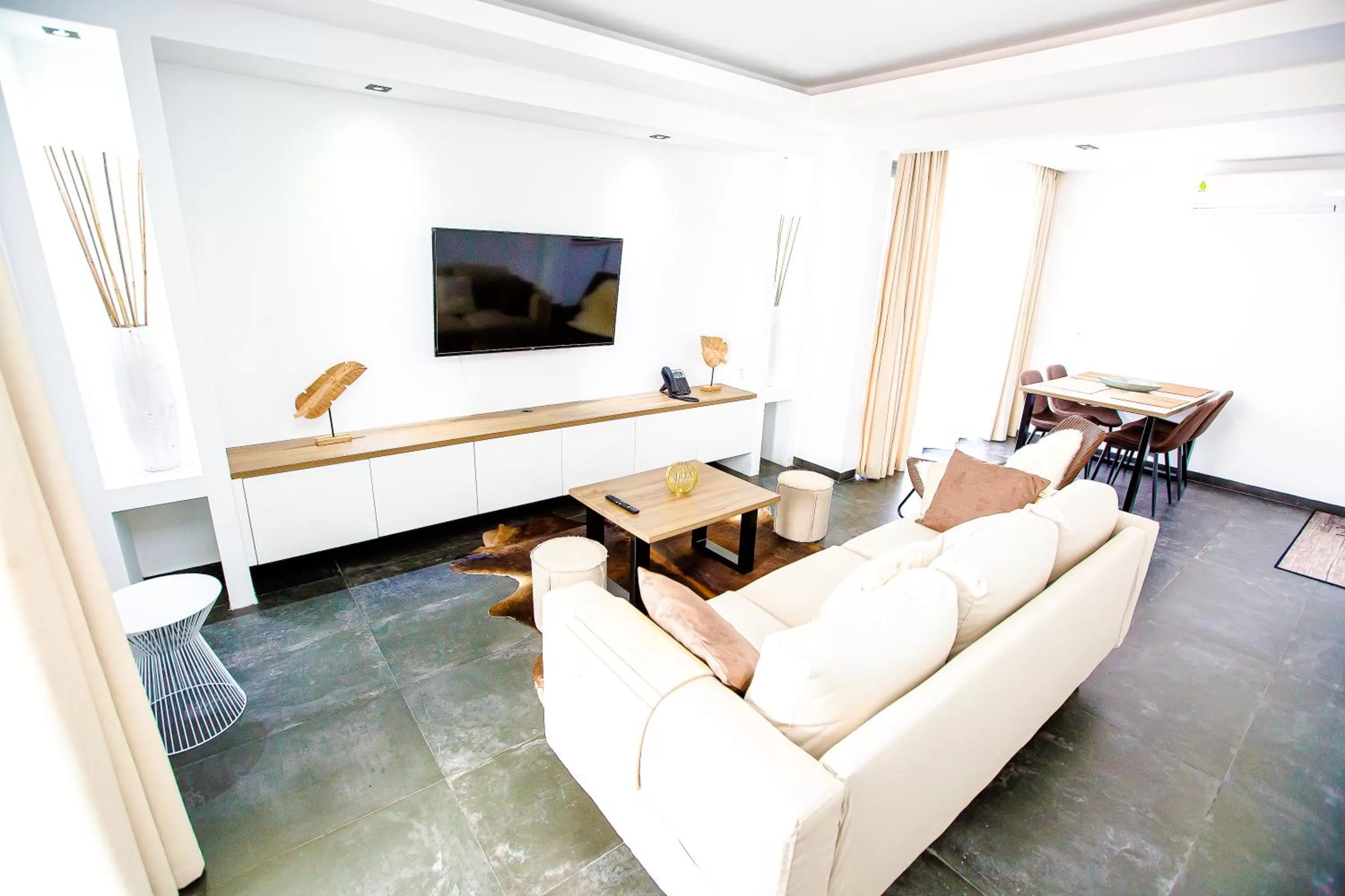 Communal lounge/ TV room in Bronbella Villa Residence
