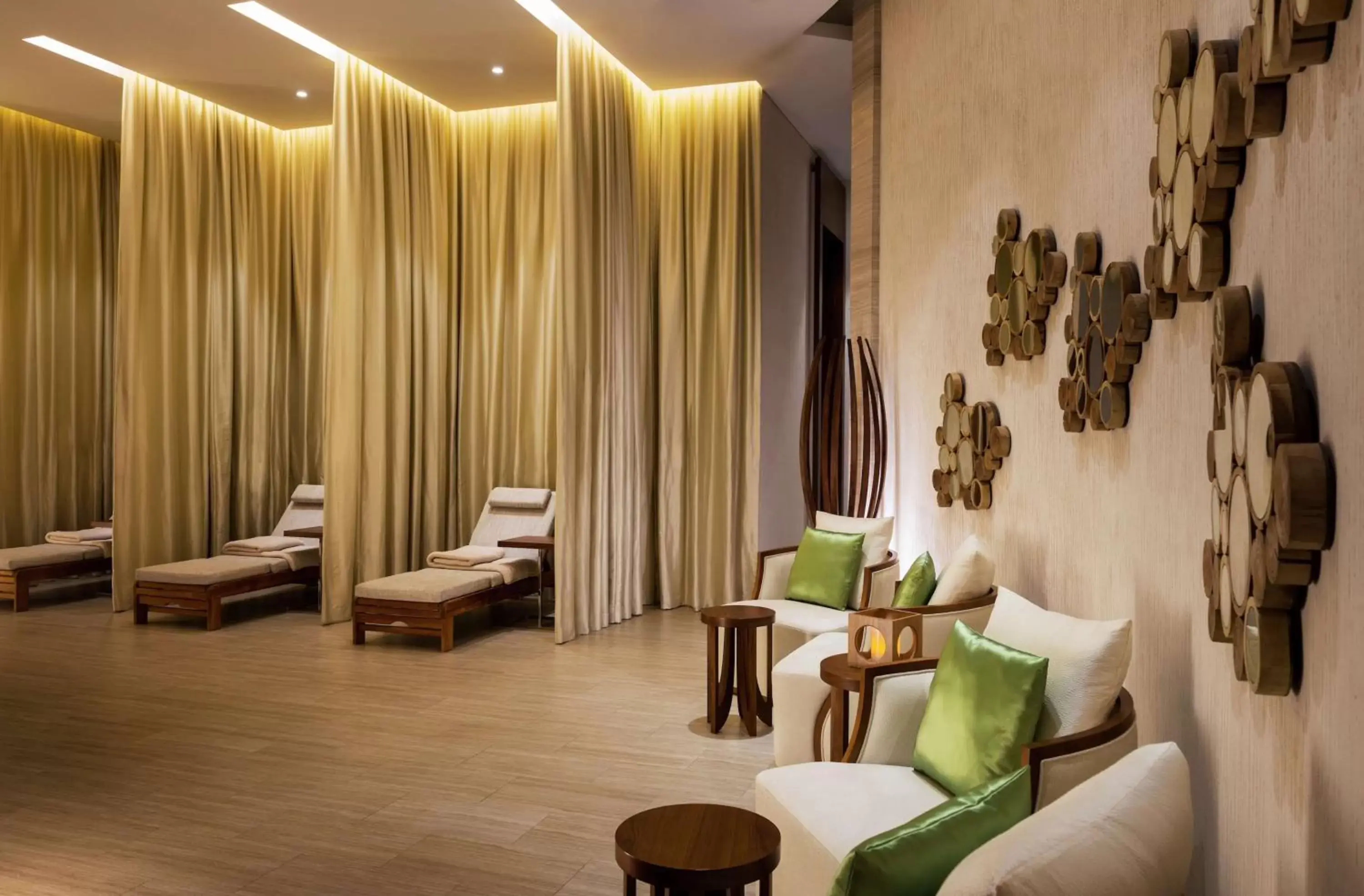 Spa and wellness centre/facilities, Seating Area in Hilton Dubai Al Habtoor City