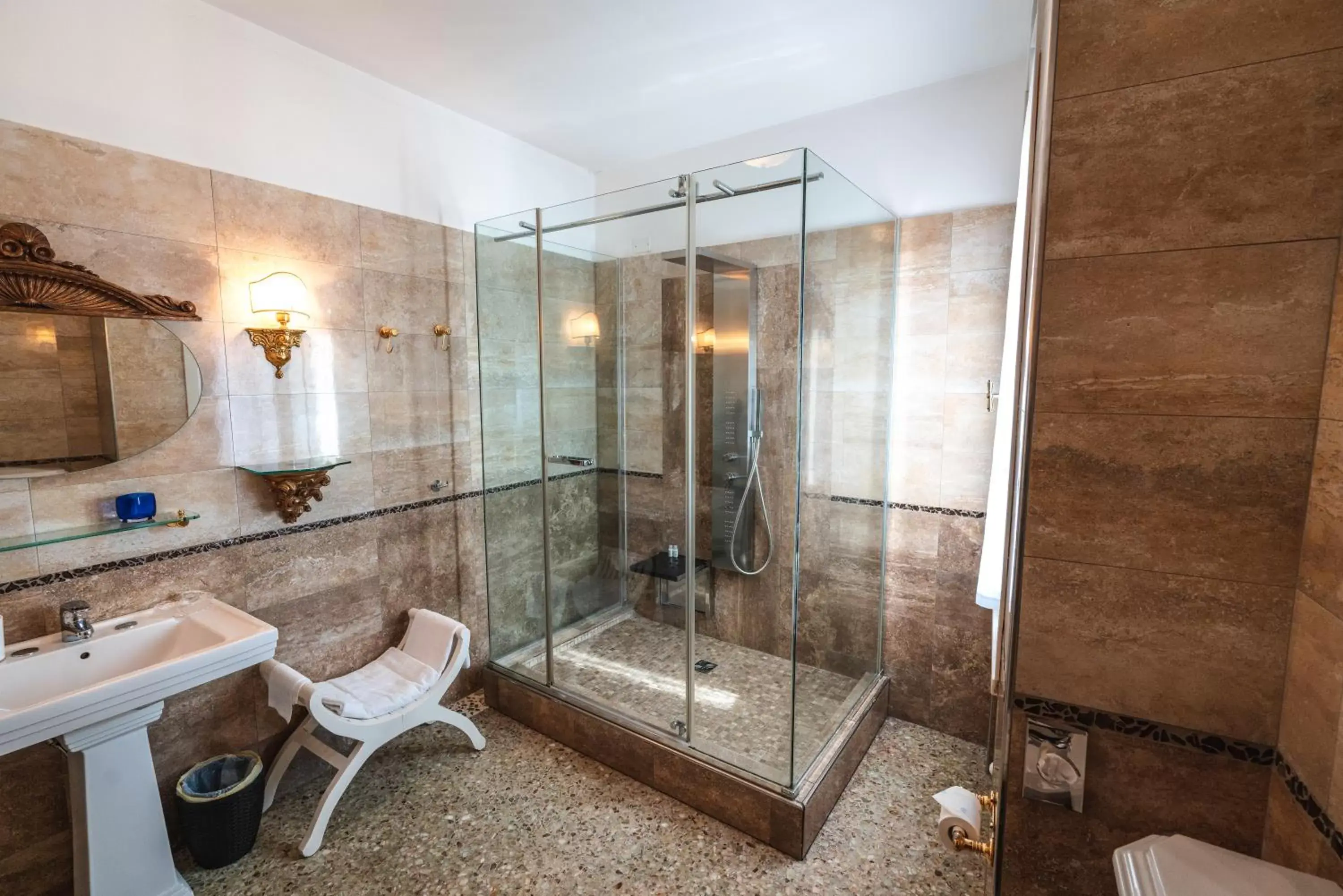 Shower, Bathroom in Villa Noctis