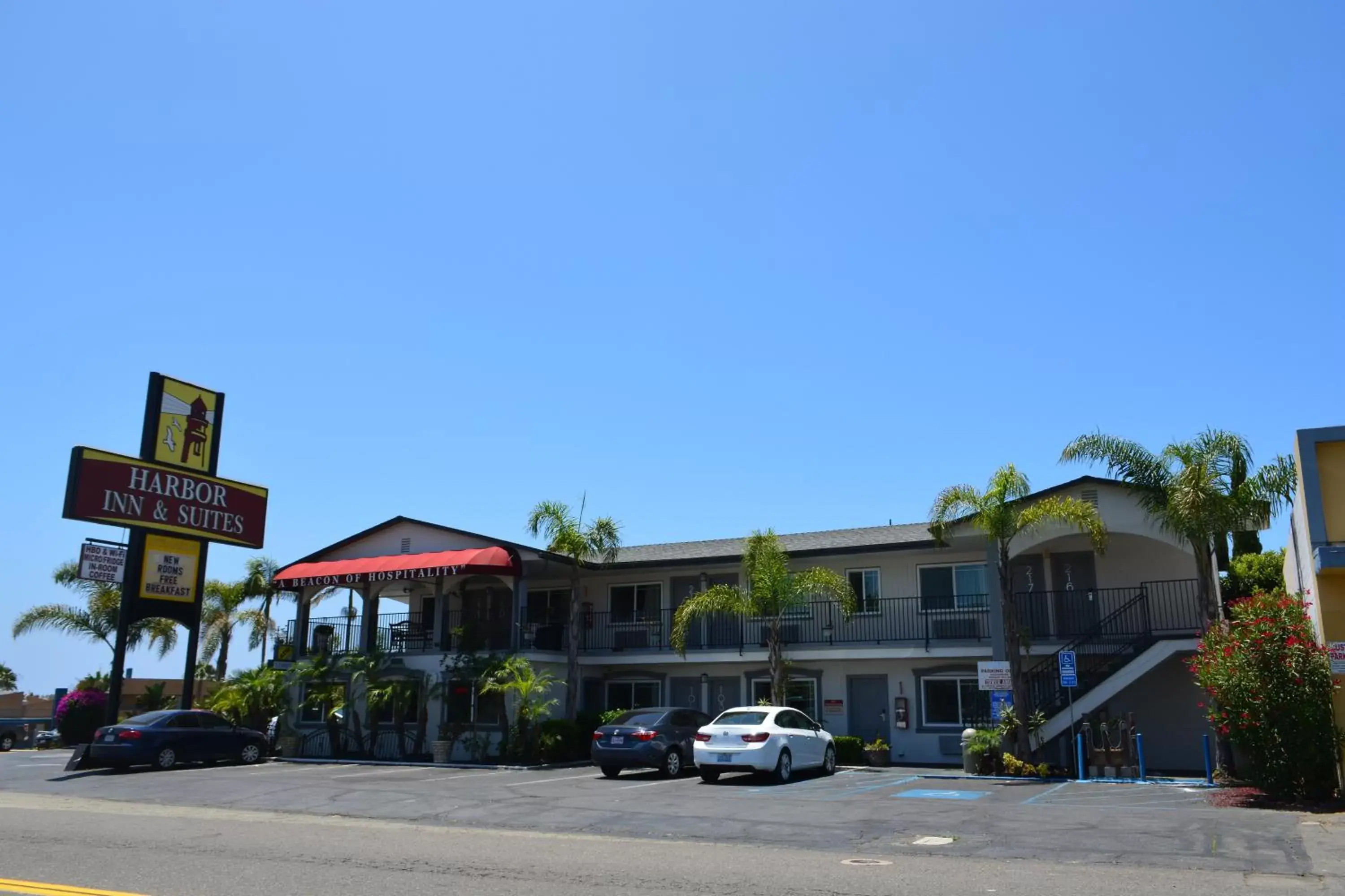 Property Building in Harbor Inn & Suites Oceanside