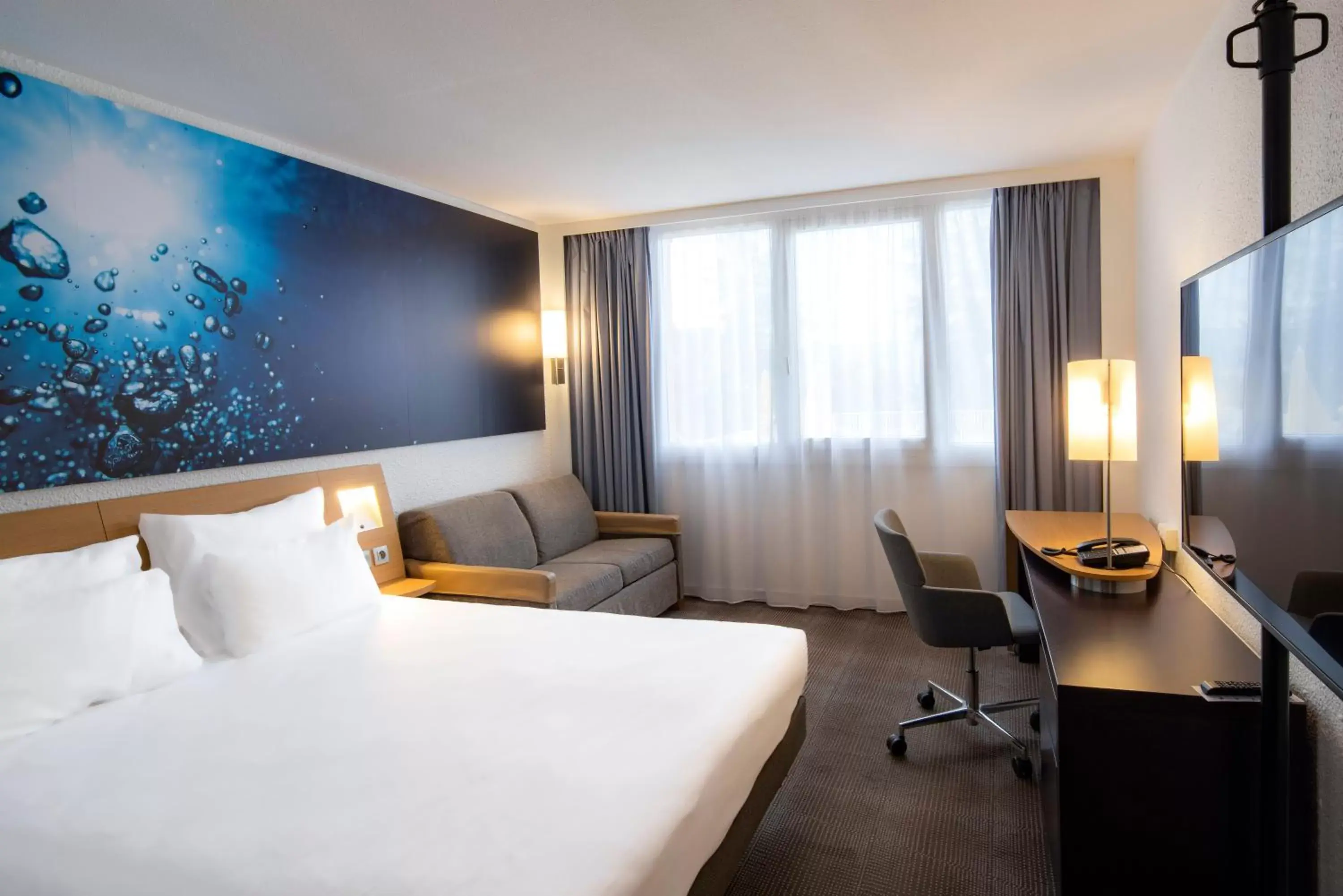 Photo of the whole room, Bed in Novotel Dijon Sud