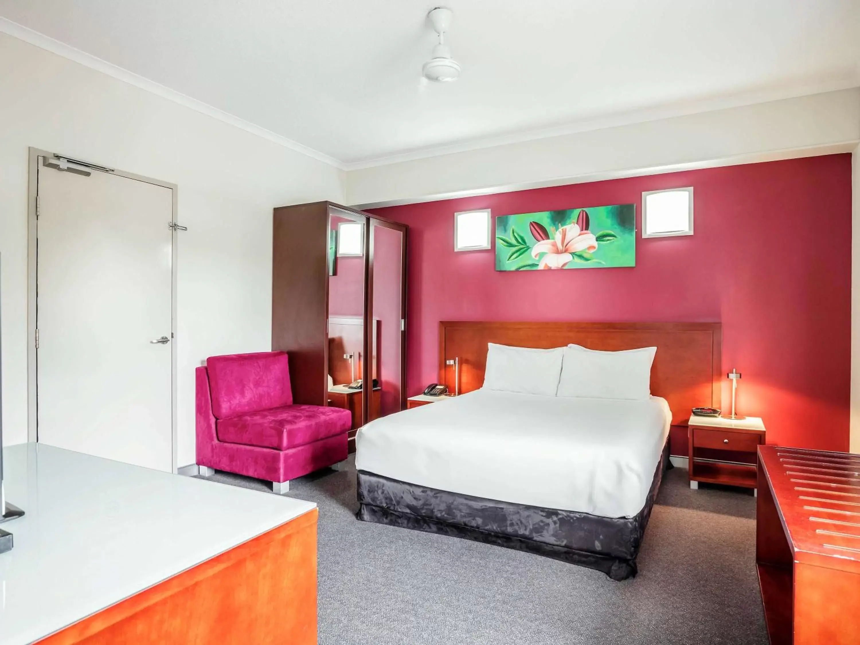 Photo of the whole room, Bed in Novotel Darwin Airport