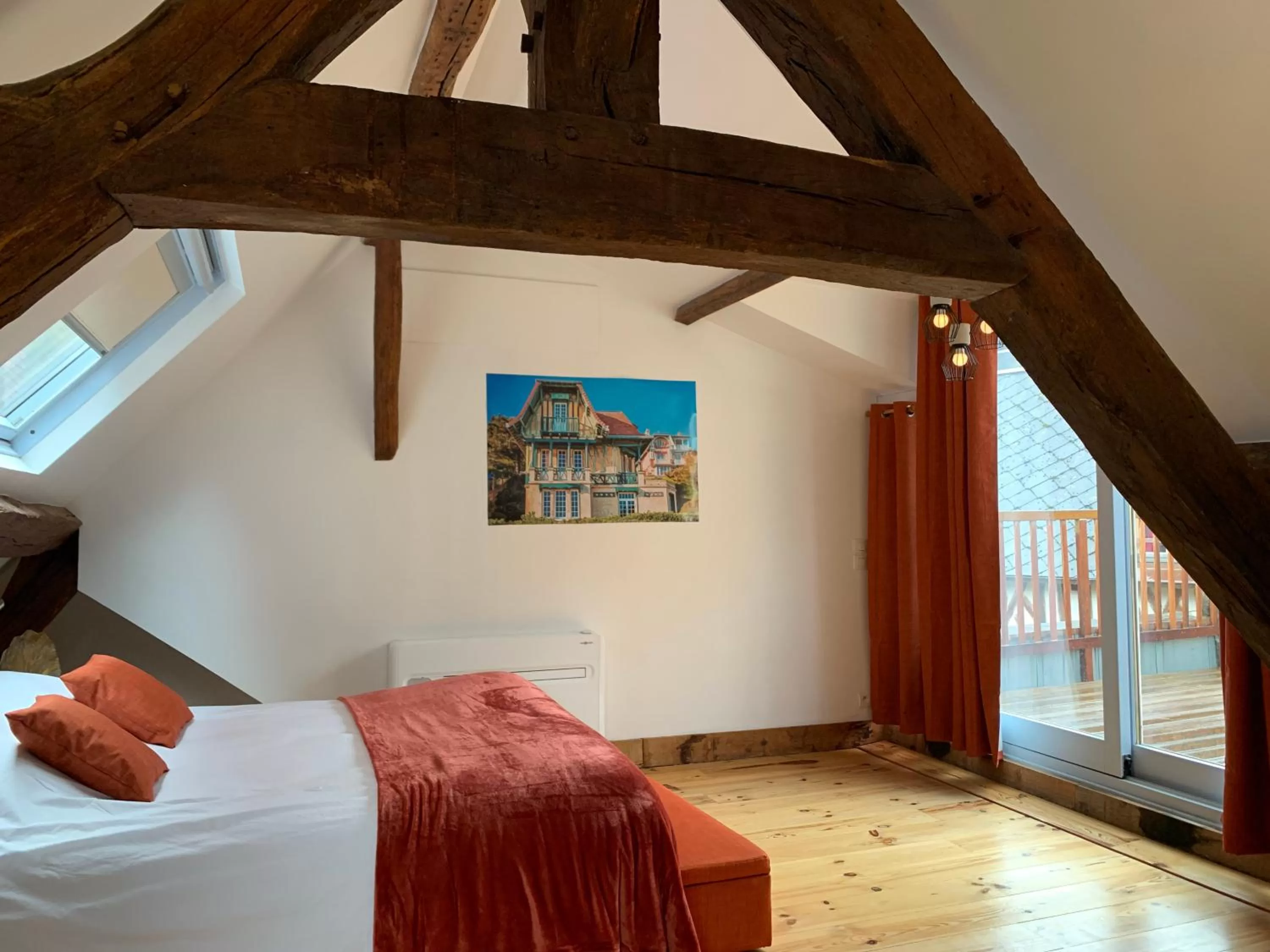 Bedroom, Bed in L'Ecole des Demoiselles