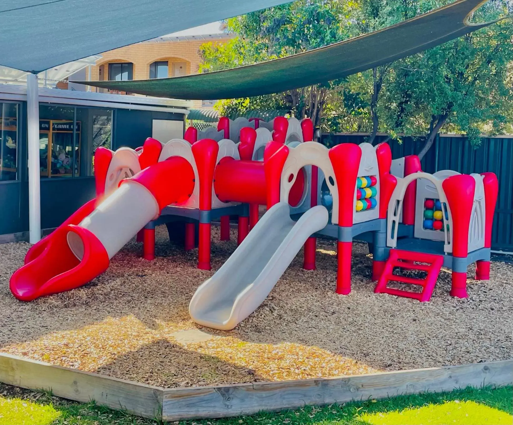 Children play ground in Lake Mulwala Hotel