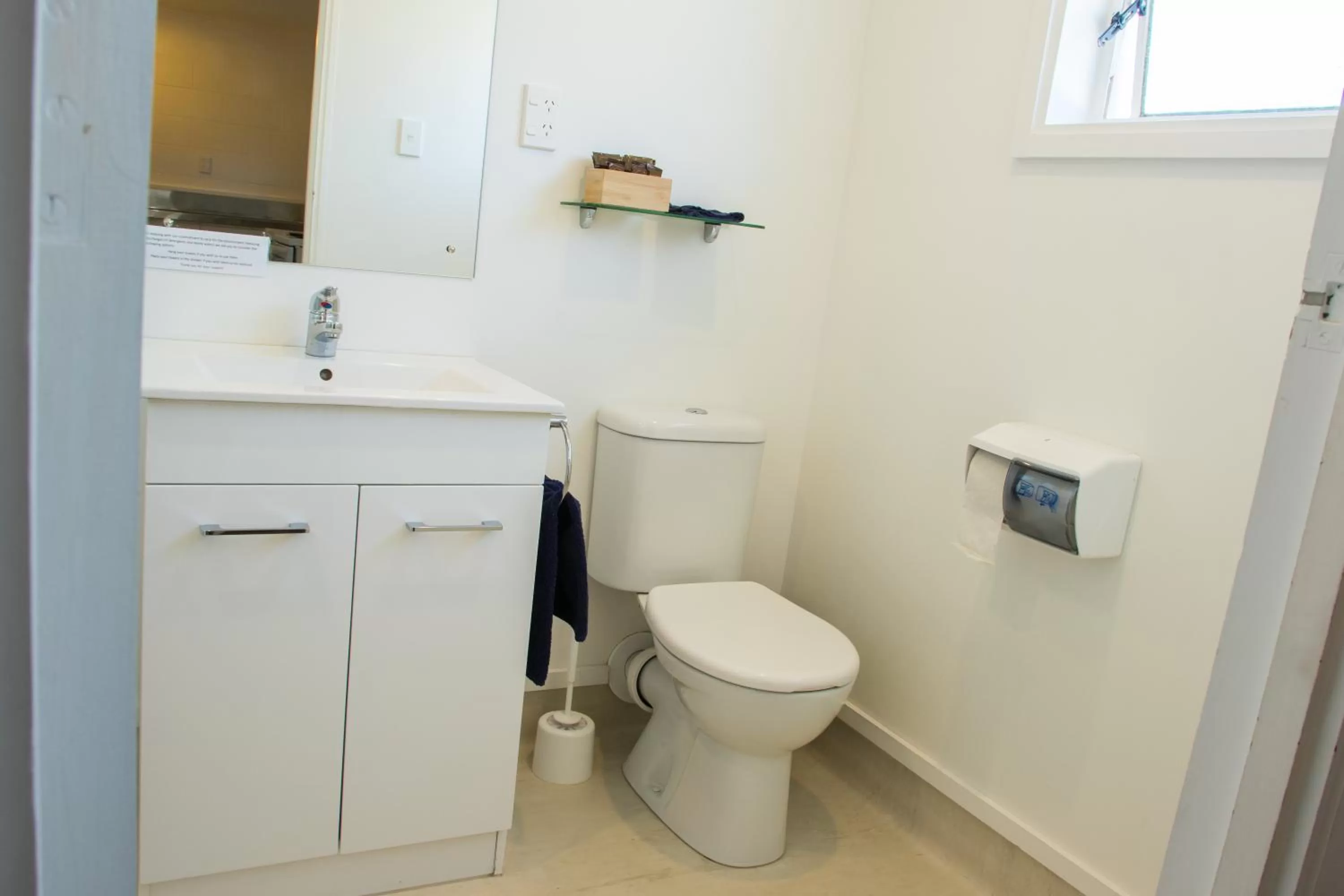 Toilet in Alpha Motor Inn