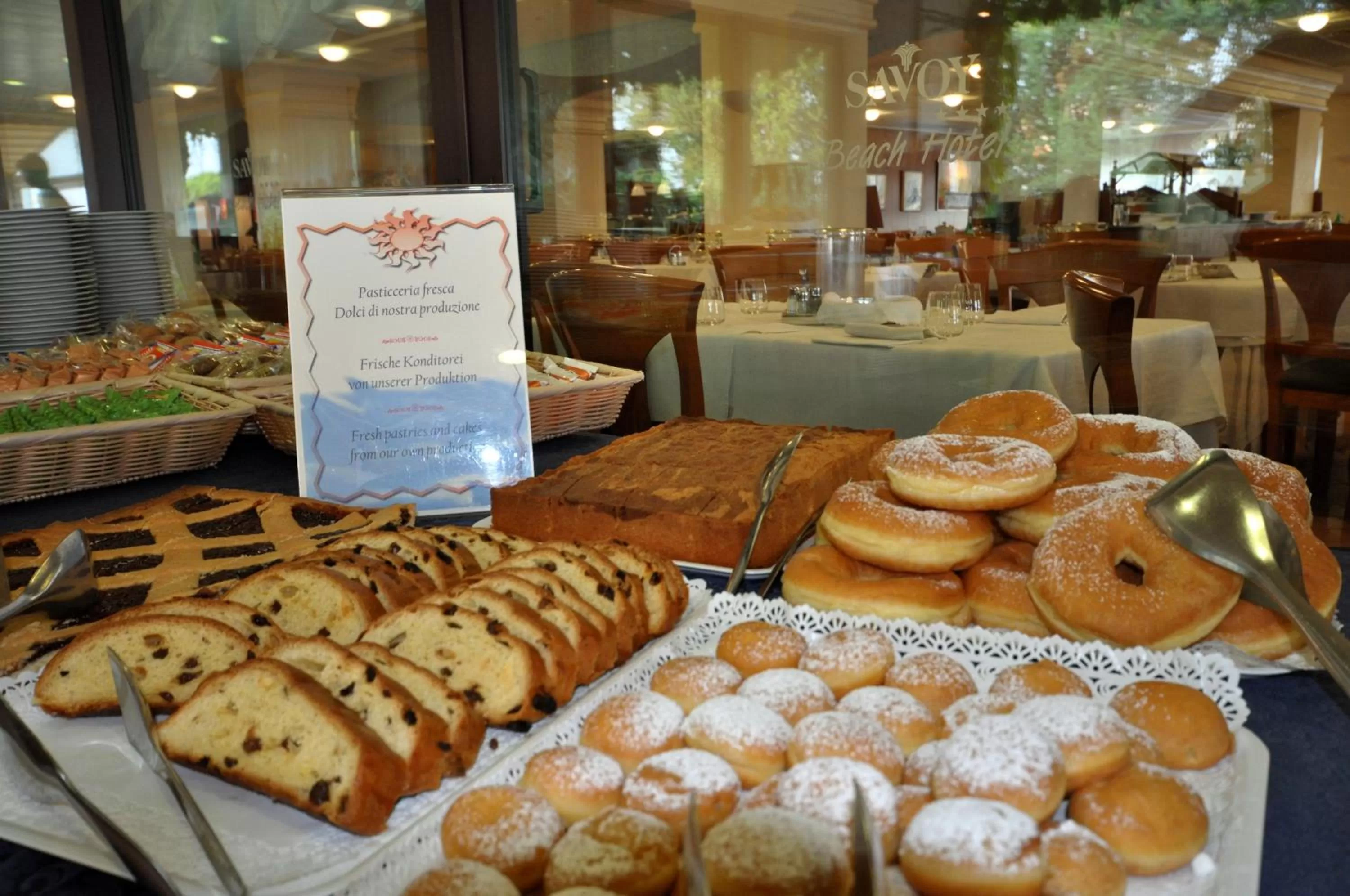 Restaurant/places to eat in Savoy Beach Hotel & Thermal Spa