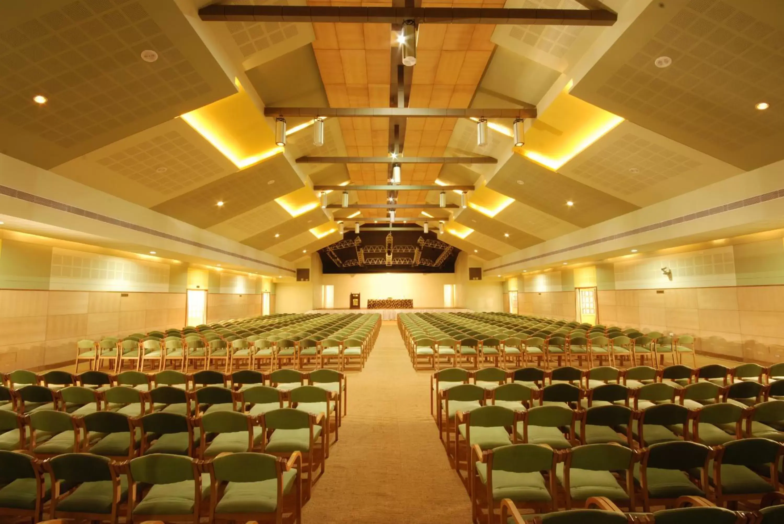 Banquet/Function facilities in The Raviz Kadavu, Kozhikode