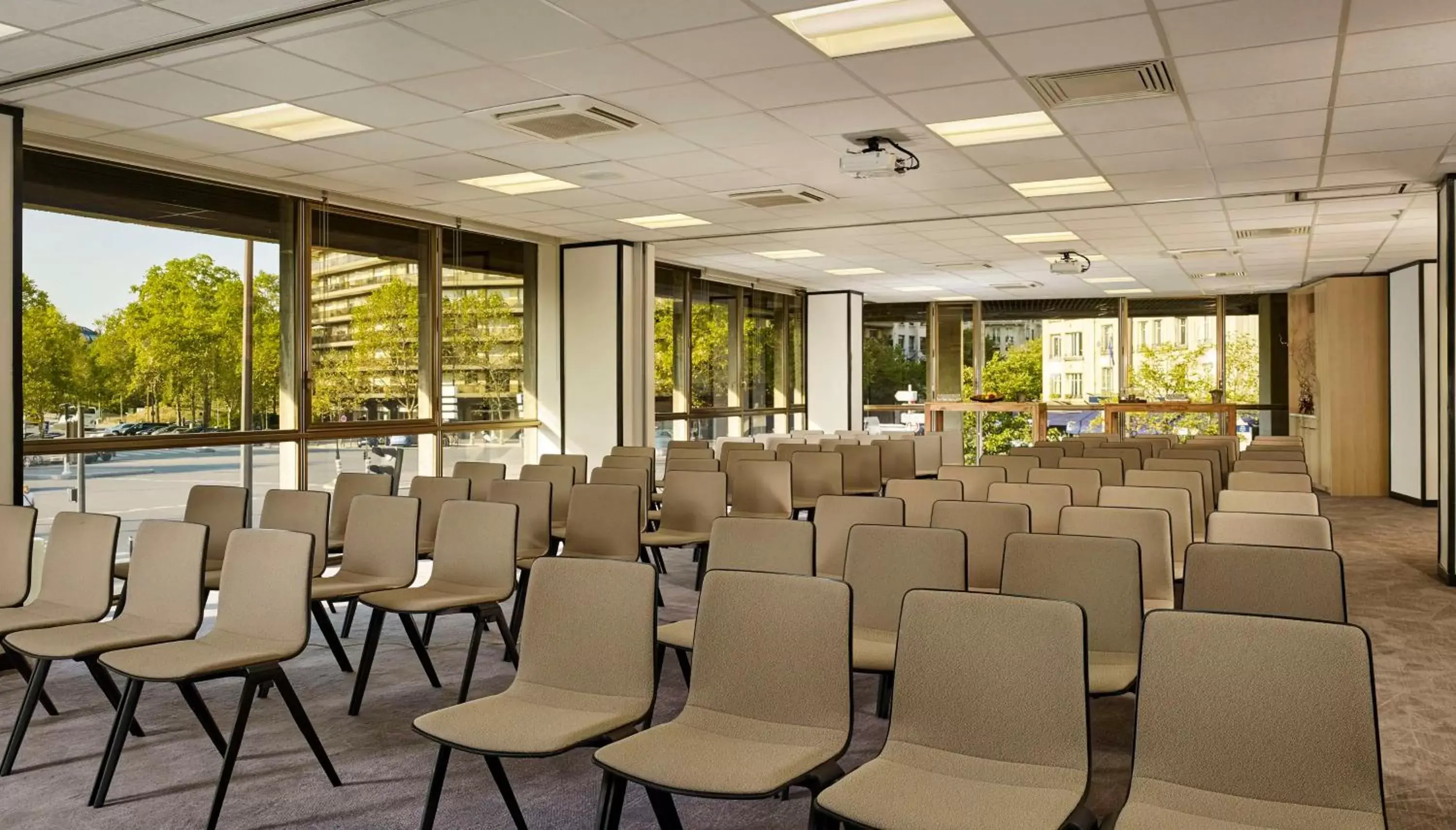 Meeting/conference room in Hyatt Regency Paris Etoile