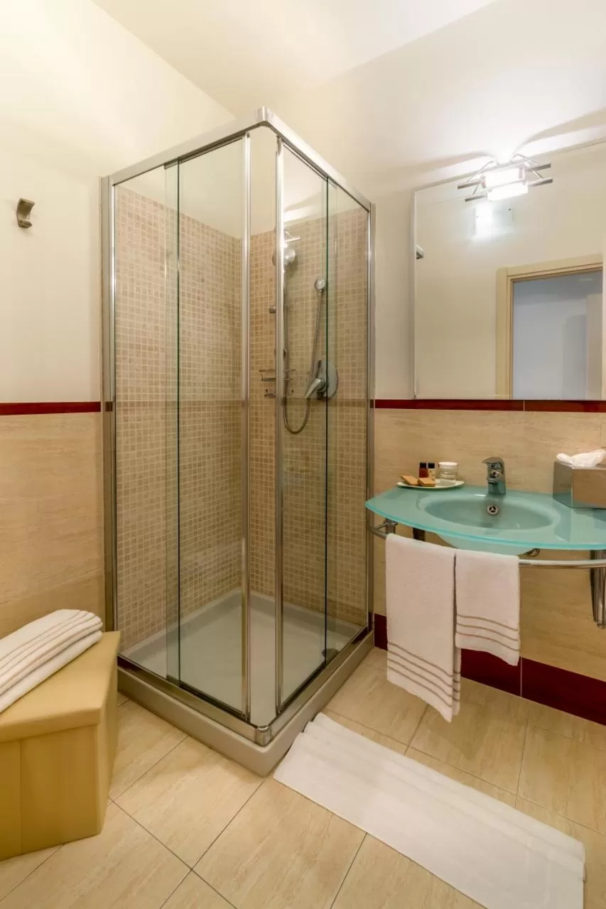 Shower in Hotel Globo