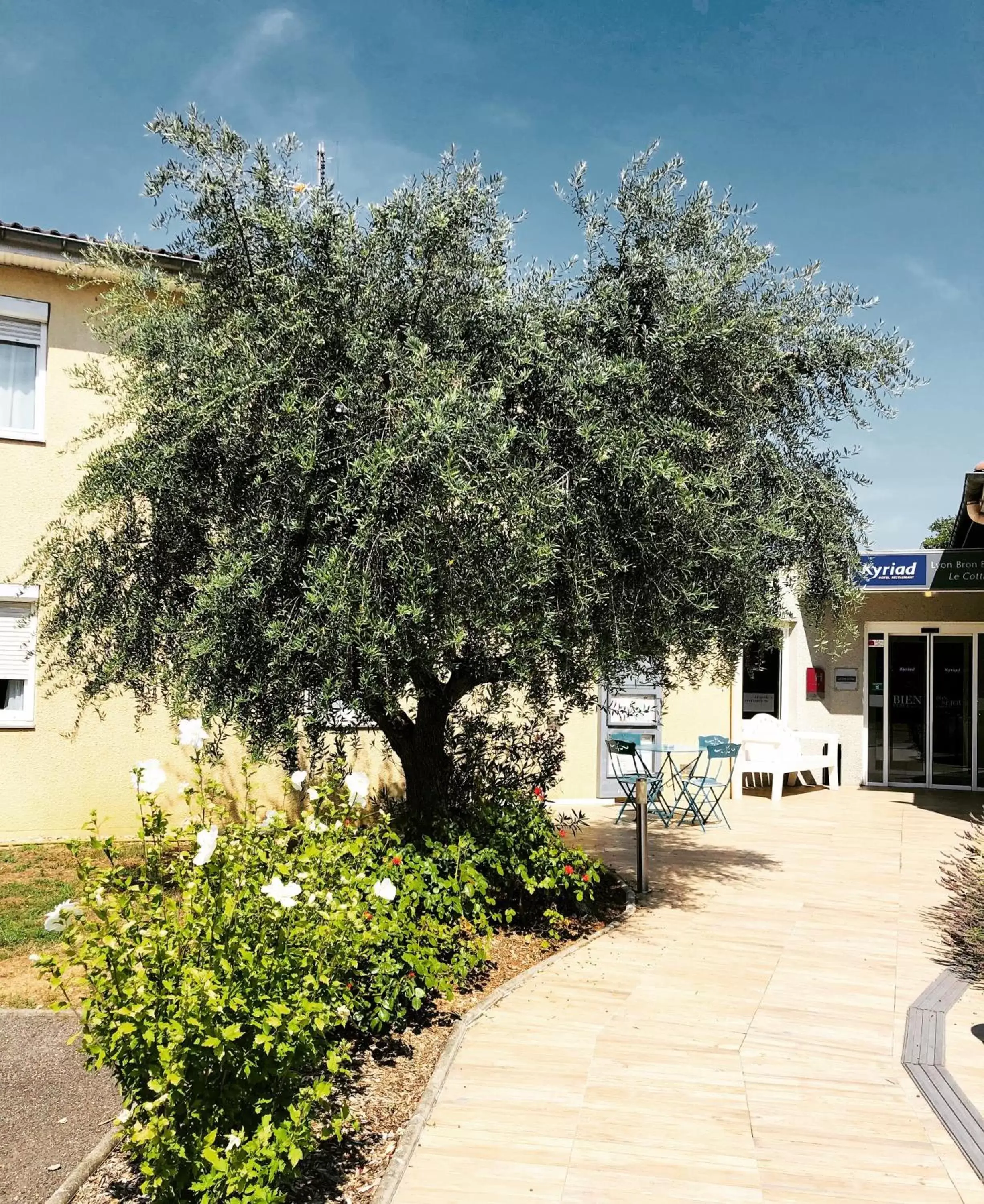 Facade/entrance in Kyriad Lyon Est - Bron Eurexpo Le Cottage Facade/entrance in Kyriad Lyon Est - Bron Eurexpo Le Cottage