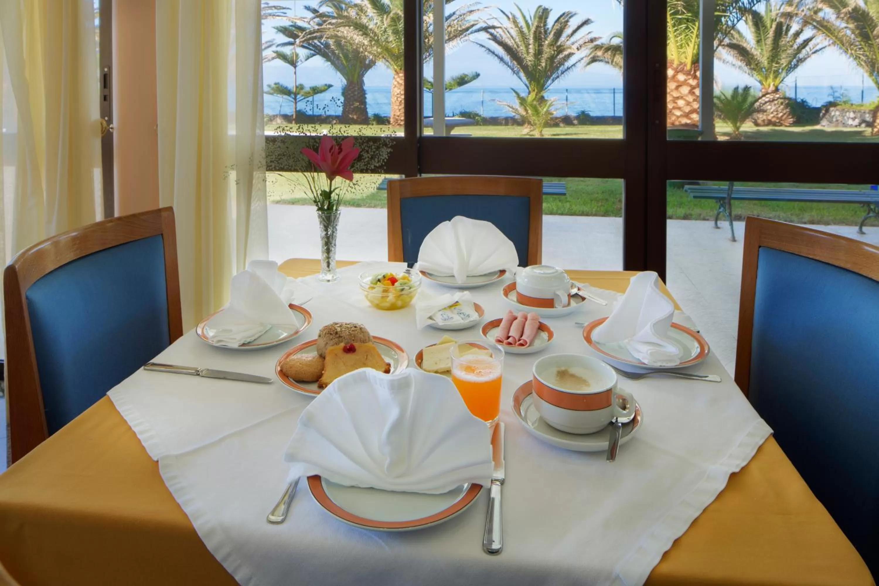 Restaurant/places to eat in Hotel Sao Jorge Garden