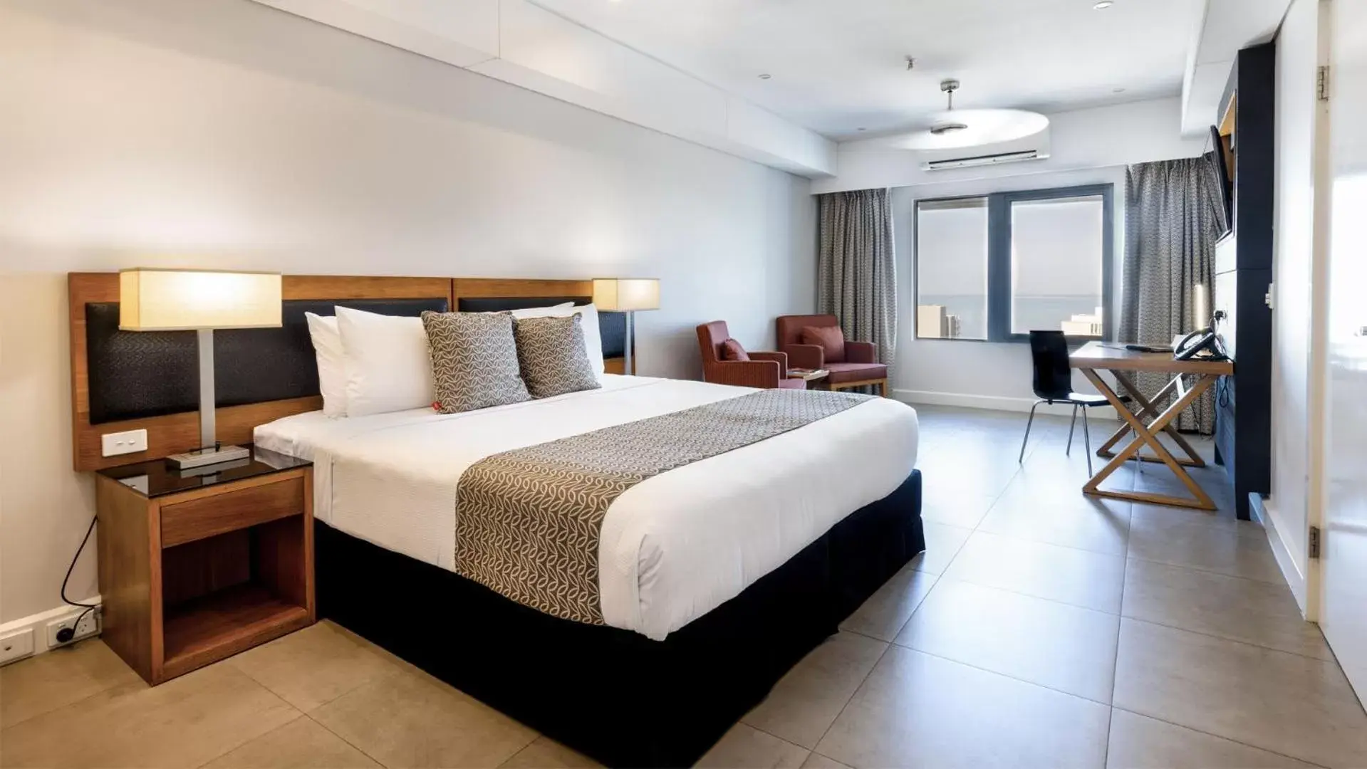 Bed in Oaks Darwin Elan Hotel