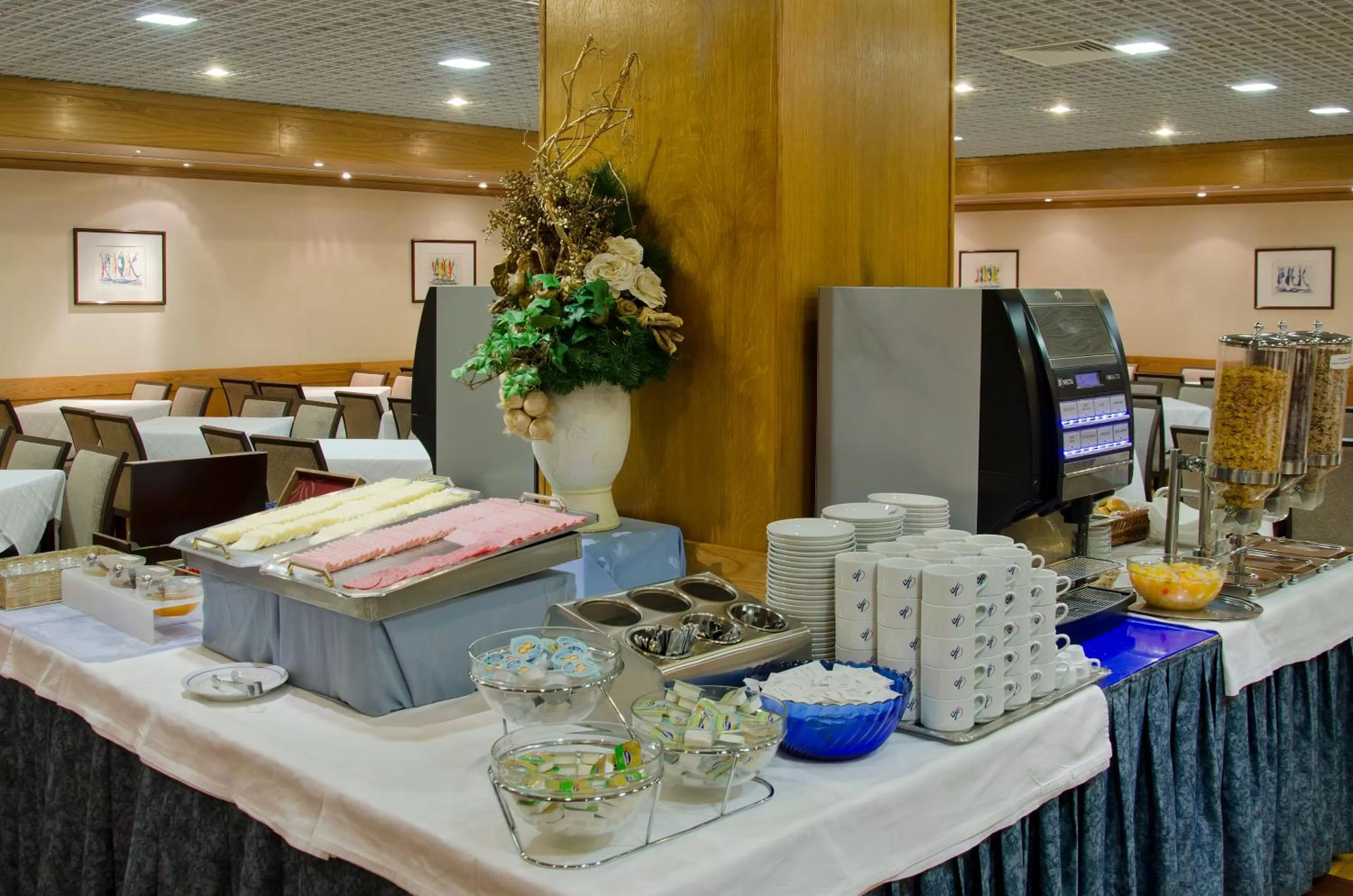 Food and drinks in VIP Inn Berna Hotel