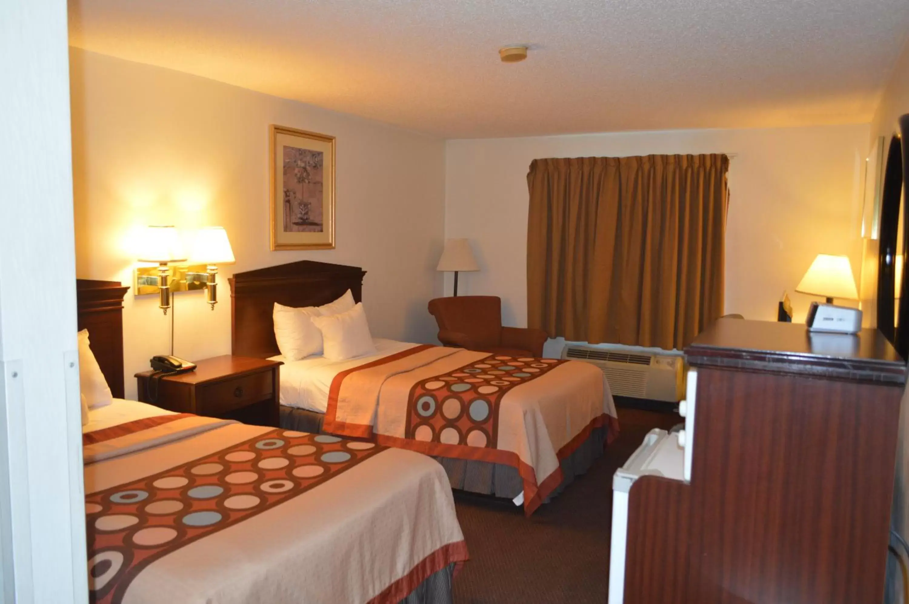 Photo of the whole room, Bed in American Elite Inn