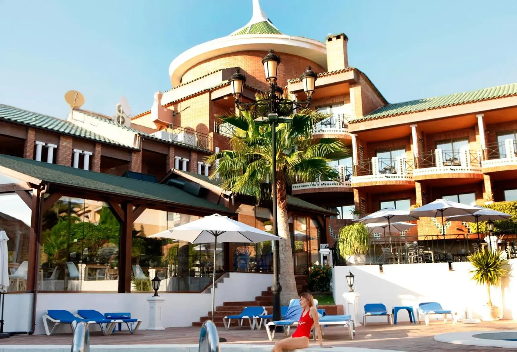 Swimming pool, Property Building in Hotel Boutique Calas de Alicante