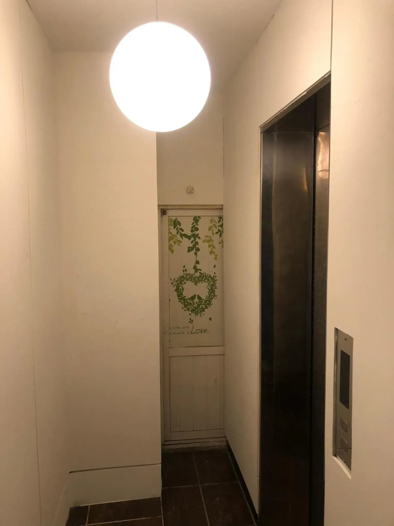 elevator, Bathroom in Hostel Metro