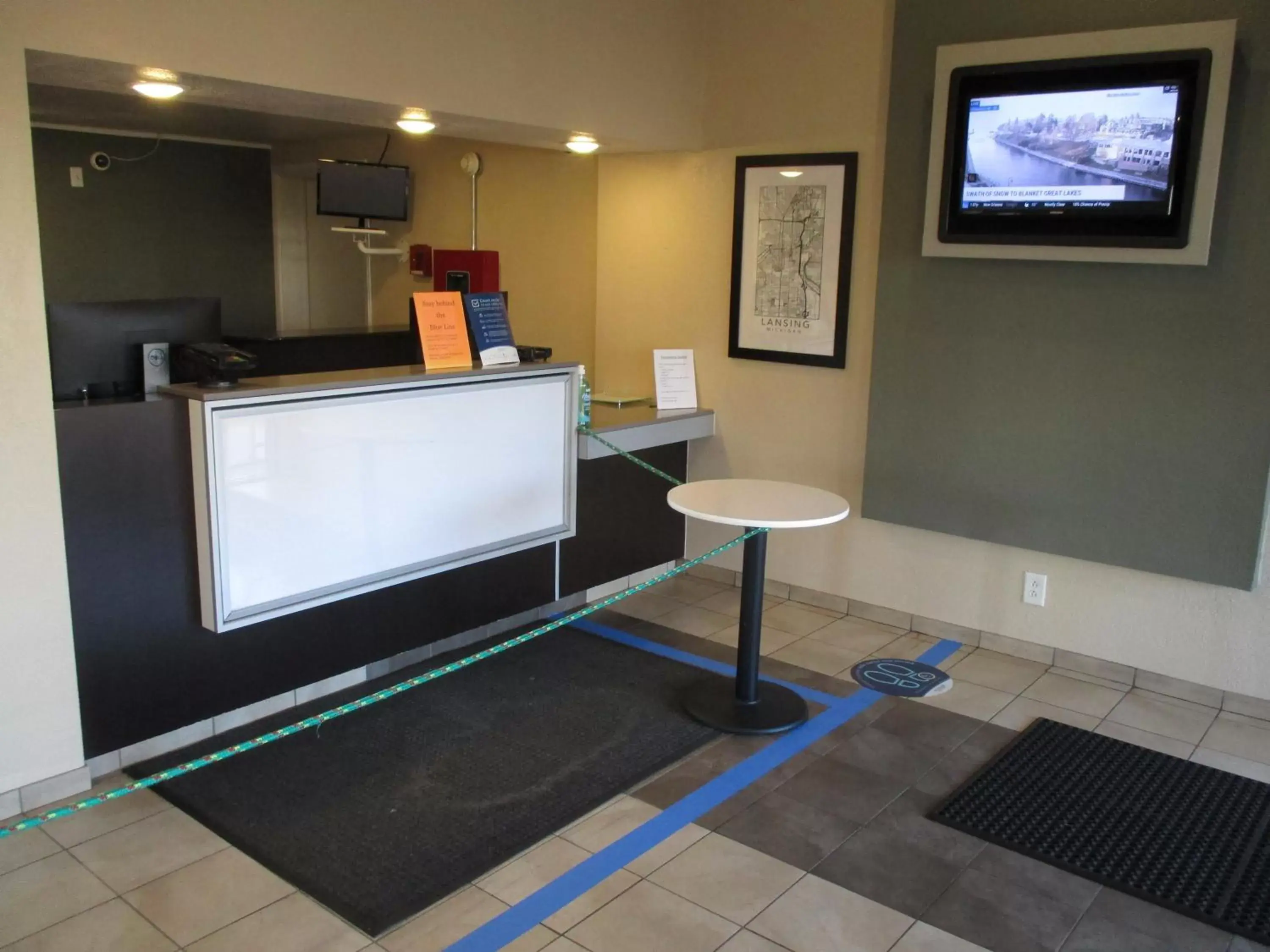 Lobby/Reception in Travelodge by Wyndham Lansing