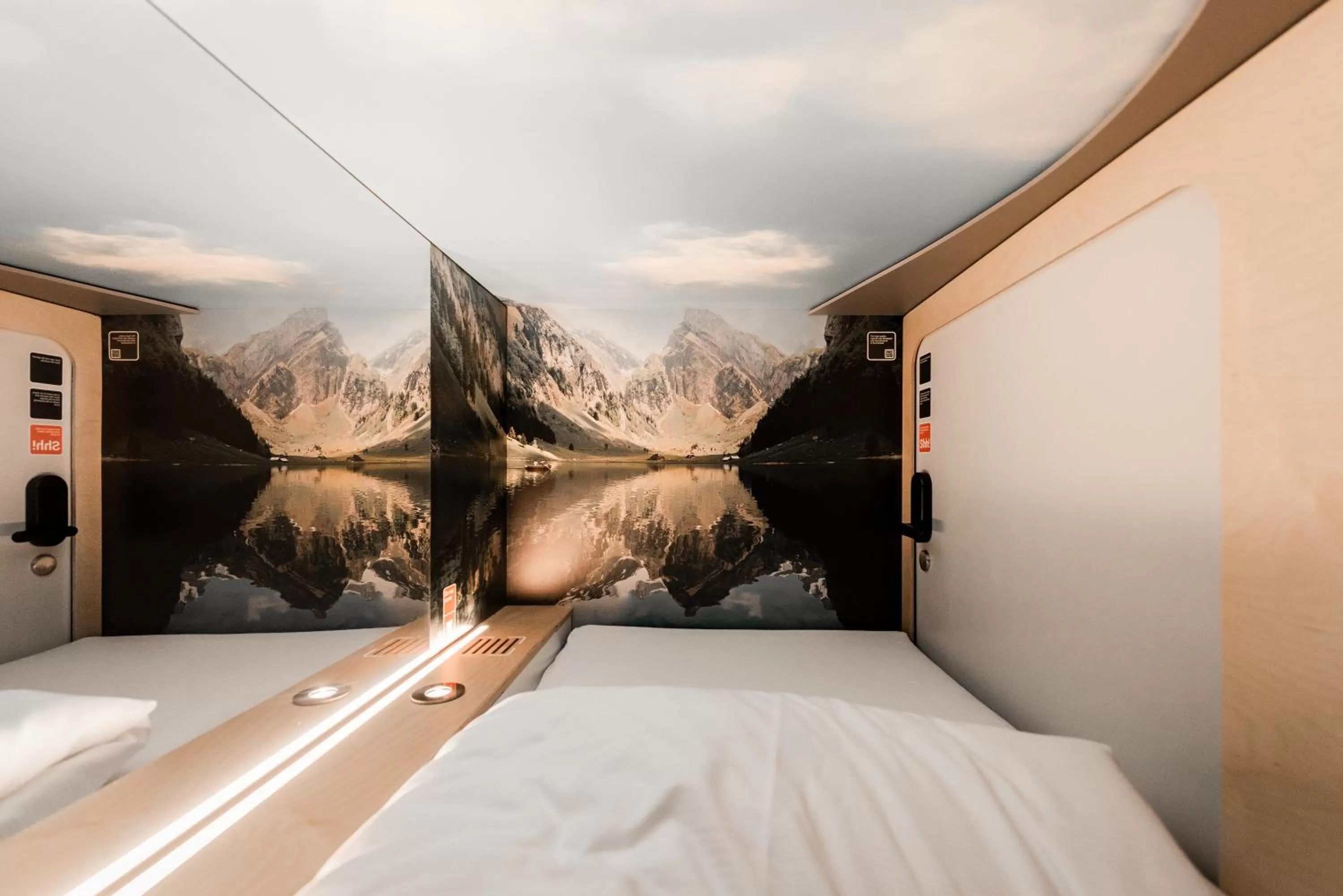 Bedroom, Bed in Capsule Hotel - Zurich Airport